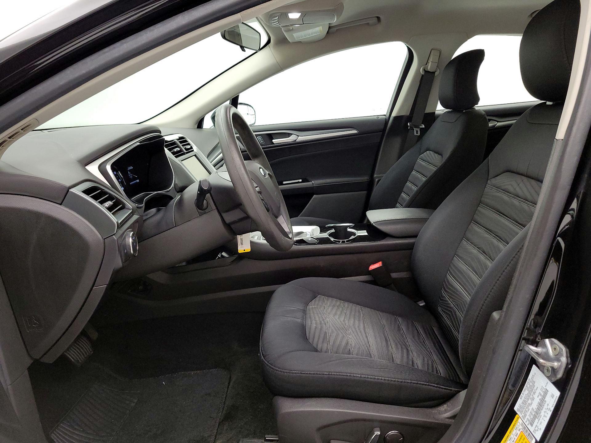 Thumbnail: 2016 Ford Fusion - 11