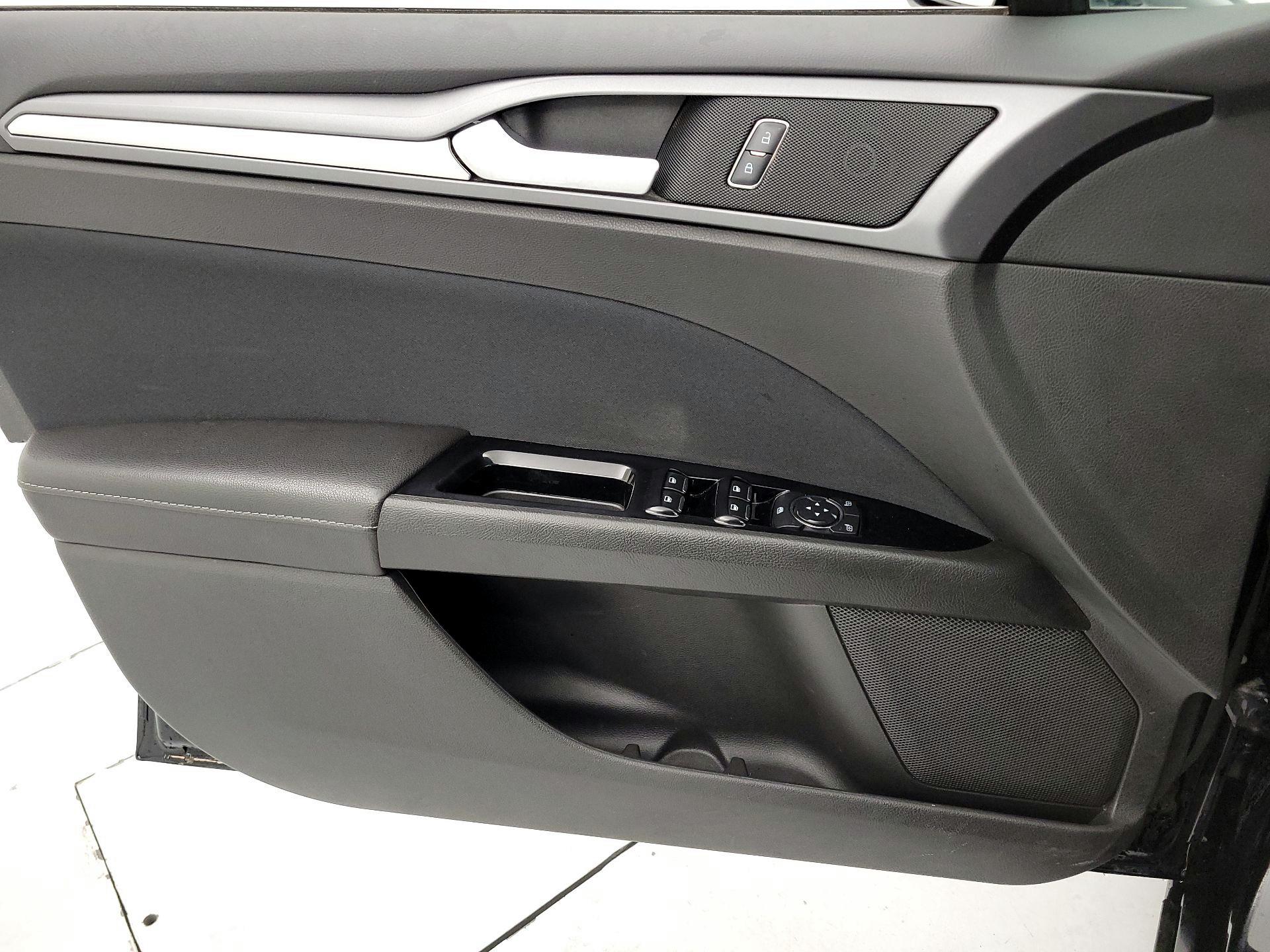 Thumbnail: 2016 Ford Fusion - 12