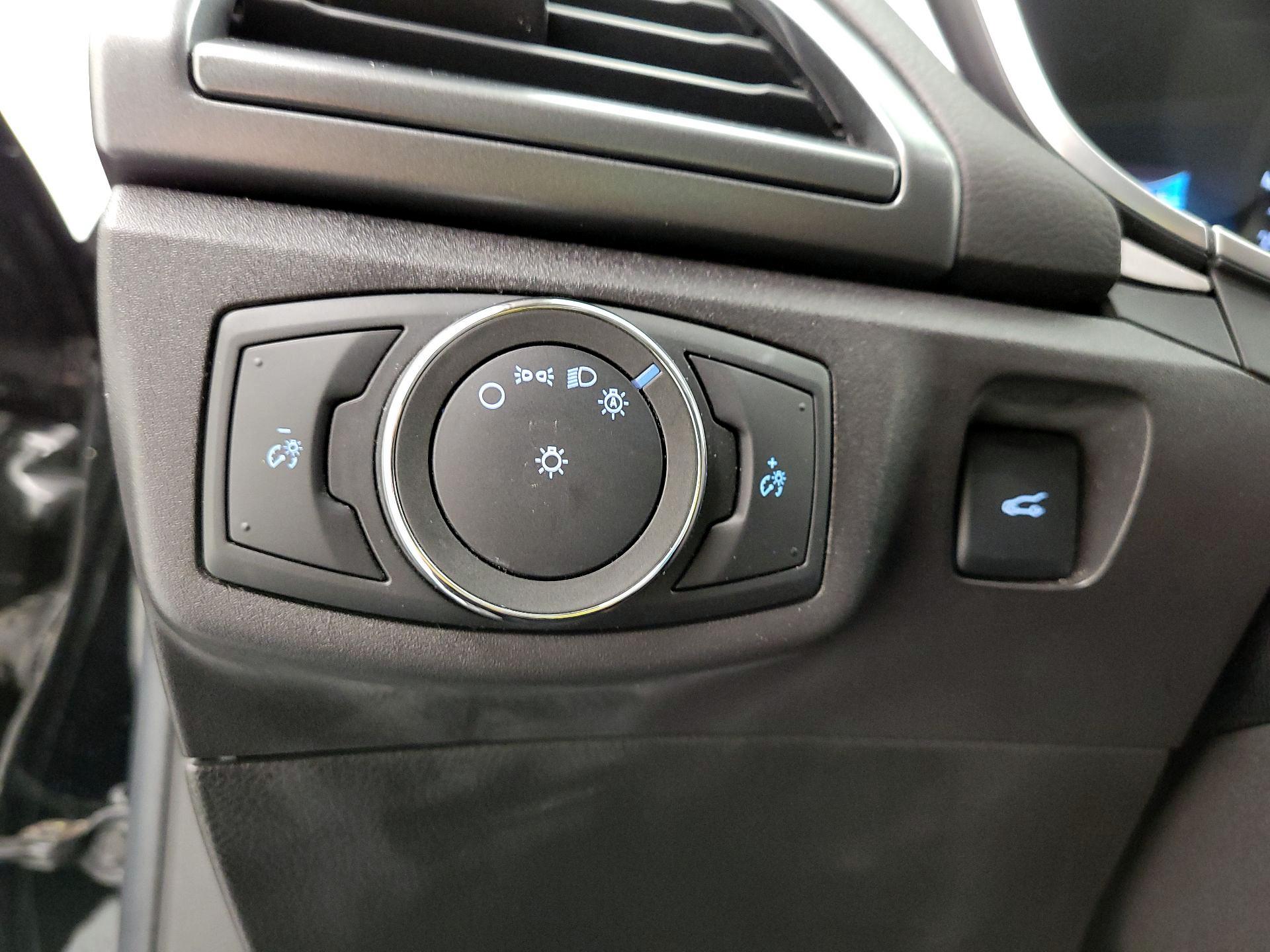 Thumbnail: 2016 Ford Fusion - 13