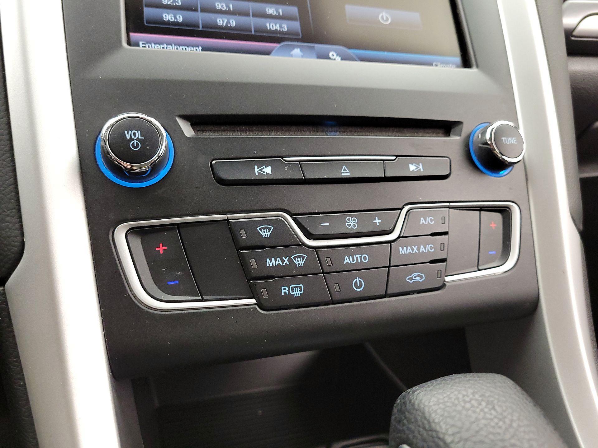 Thumbnail: 2016 Ford Fusion - 16