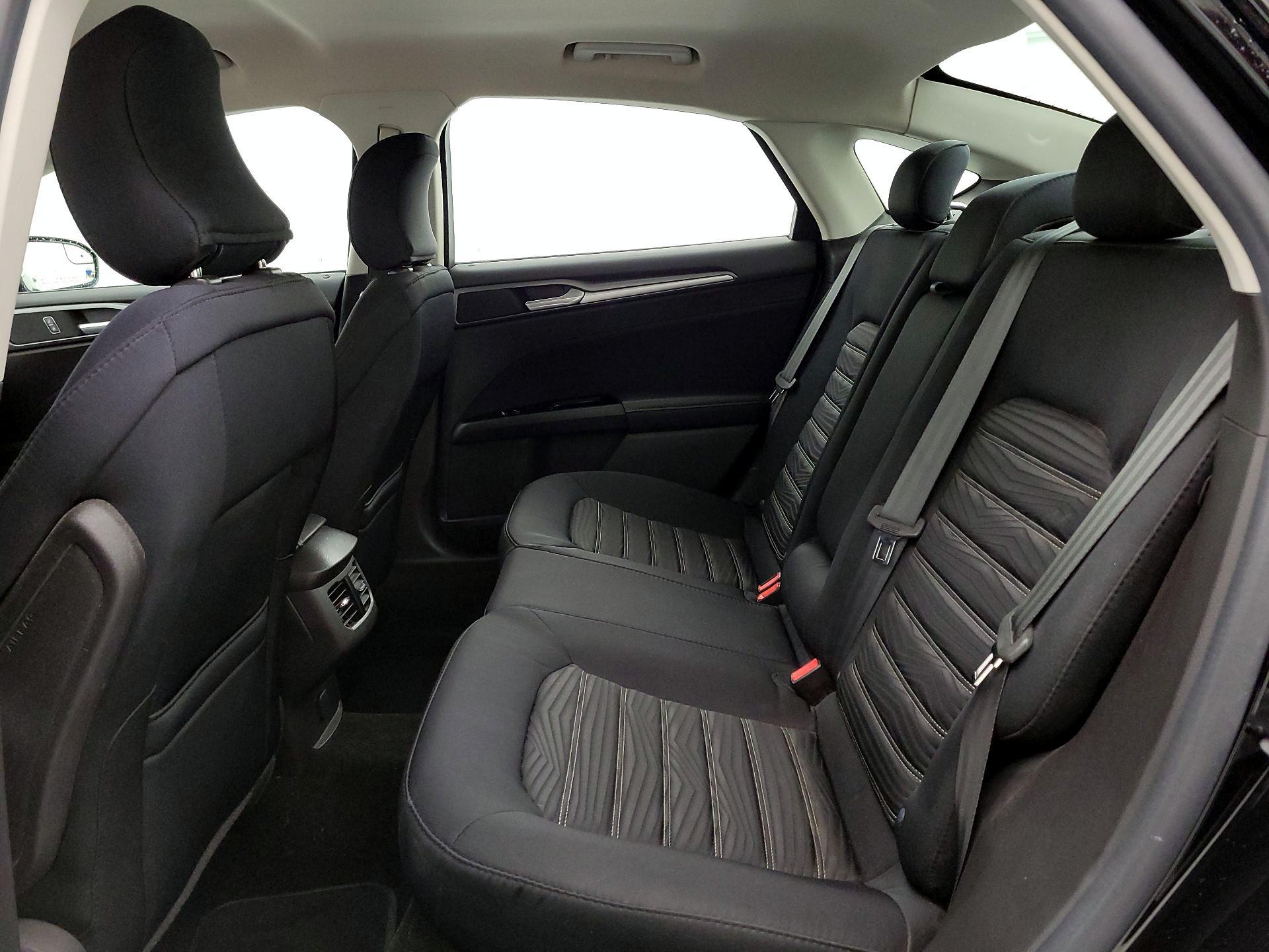 Thumbnail: 2016 Ford Fusion - 19