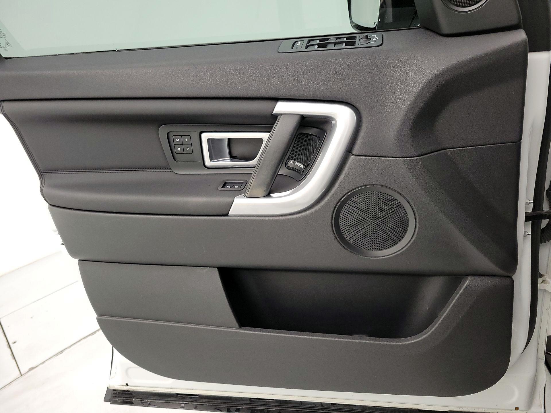 Thumbnail: 2018 Land Rover Discovery Sport - 12