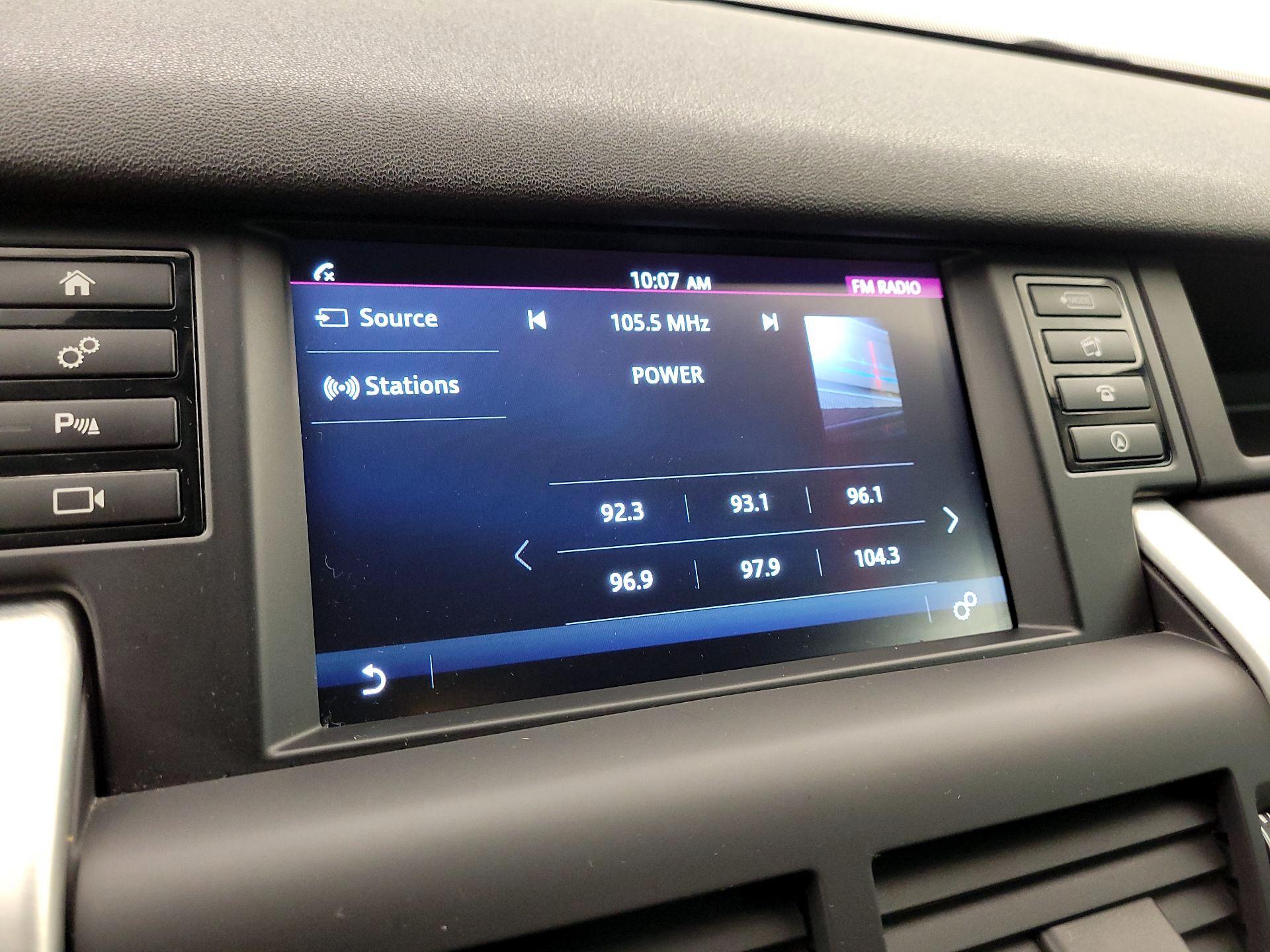 Thumbnail: 2018 Land Rover Discovery Sport - 16