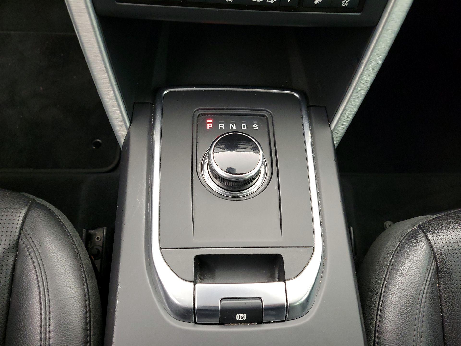 Thumbnail: 2018 Land Rover Discovery Sport - 18