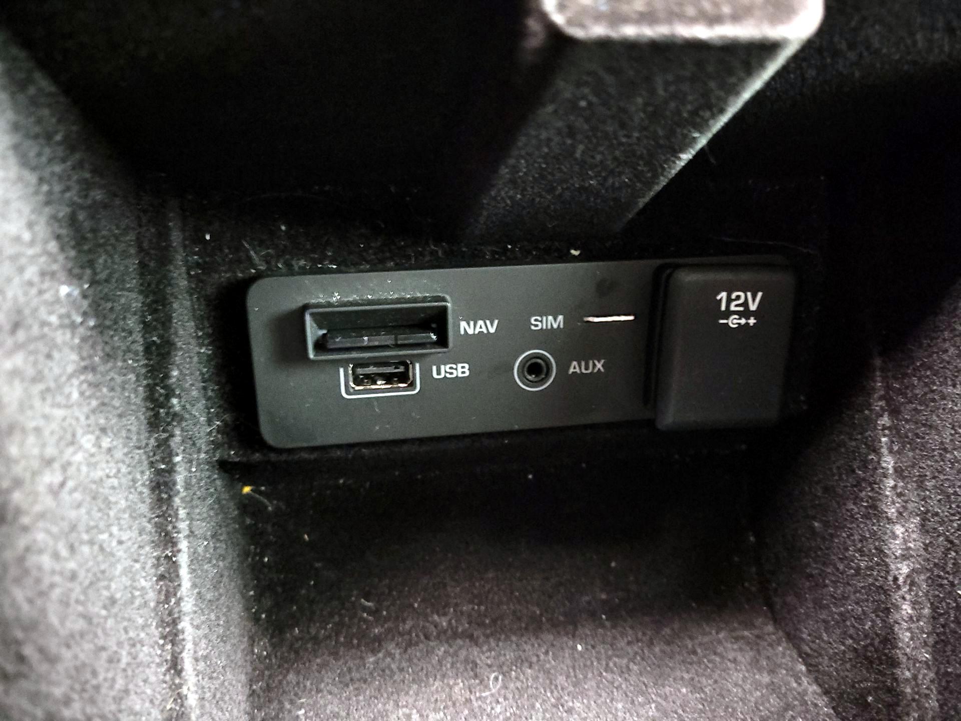 Thumbnail: 2018 Land Rover Discovery Sport - 19