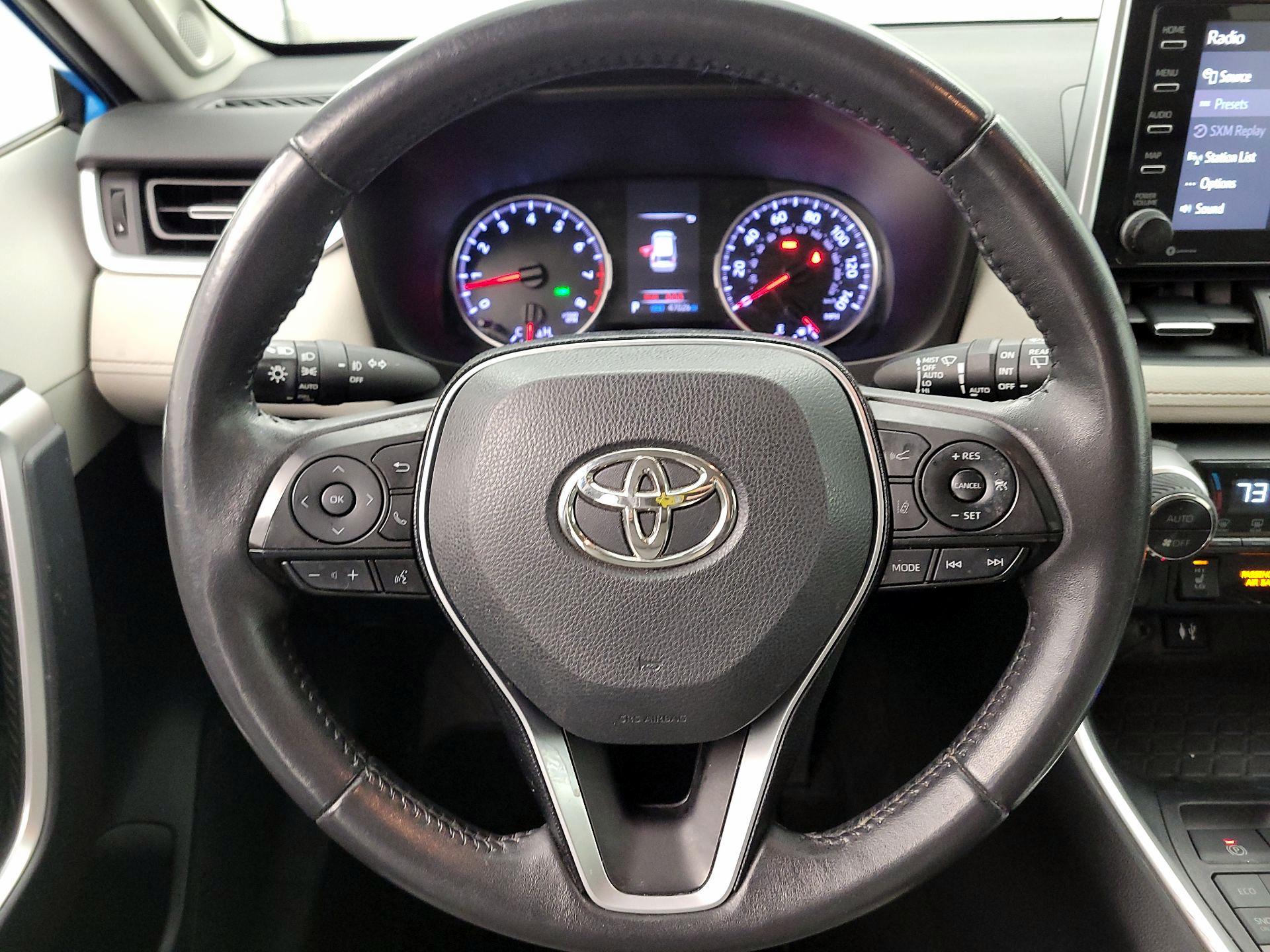 Thumbnail: 2019 Toyota RAV4 - 10