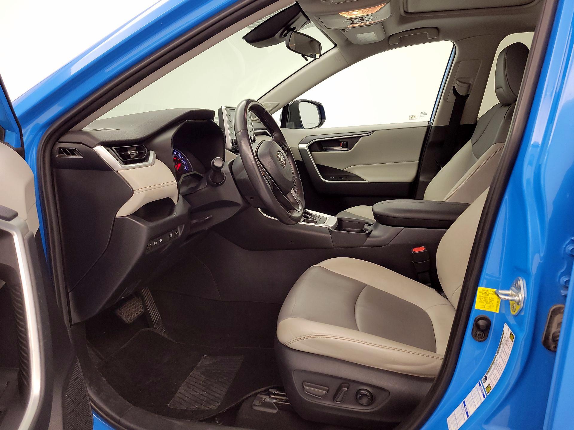 Thumbnail: 2019 Toyota RAV4 - 11