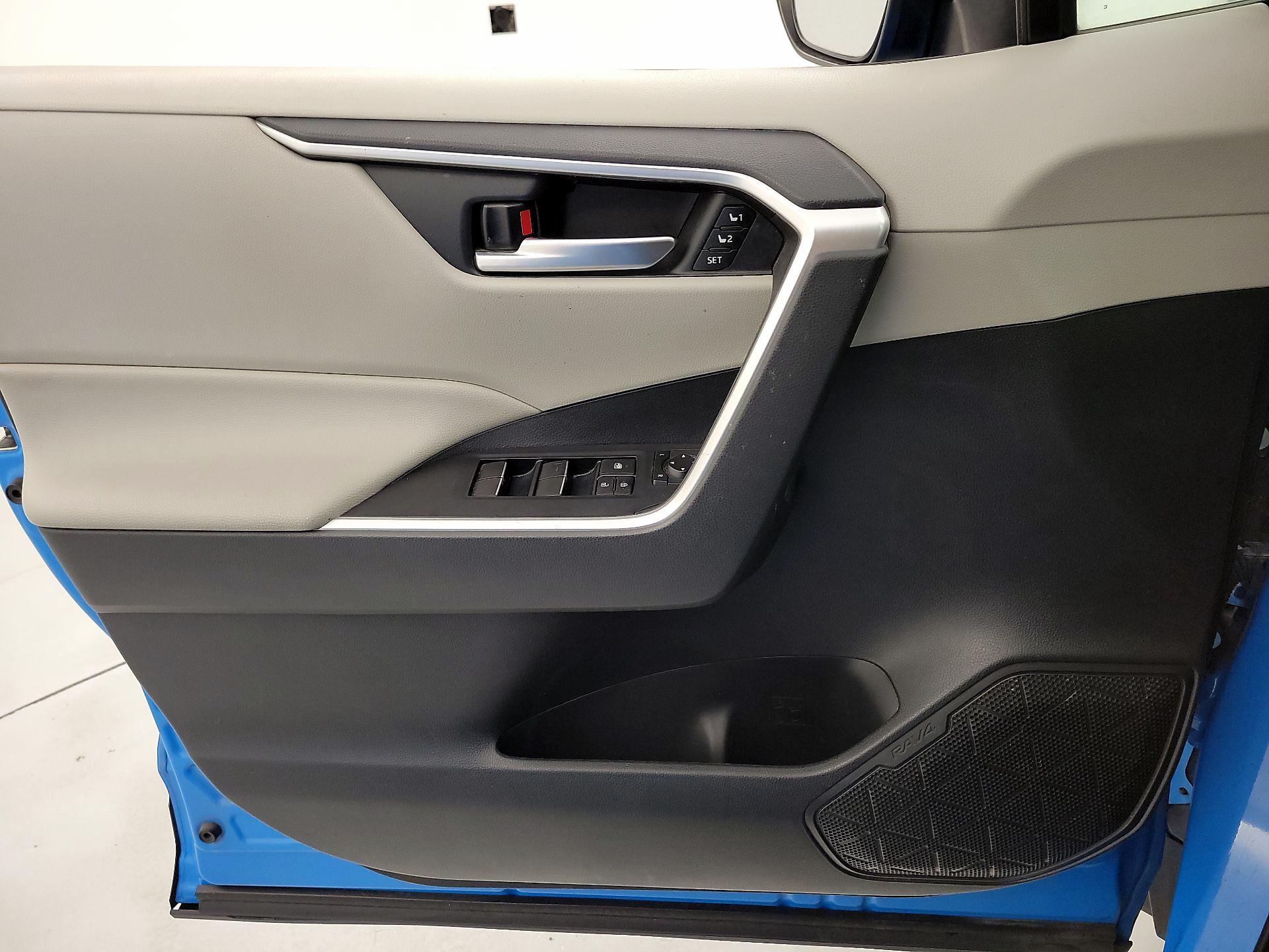 Thumbnail: 2019 Toyota RAV4 - 12