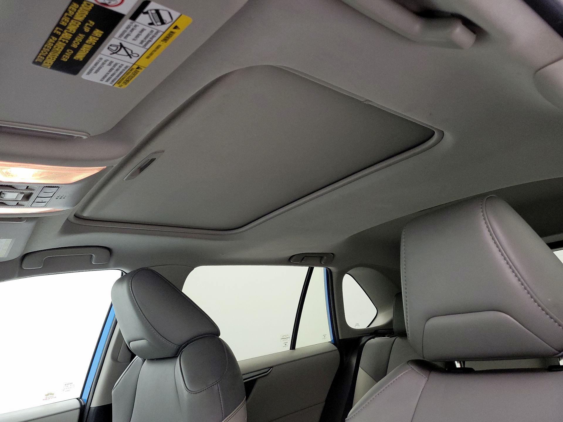 Thumbnail: 2019 Toyota RAV4 - 19