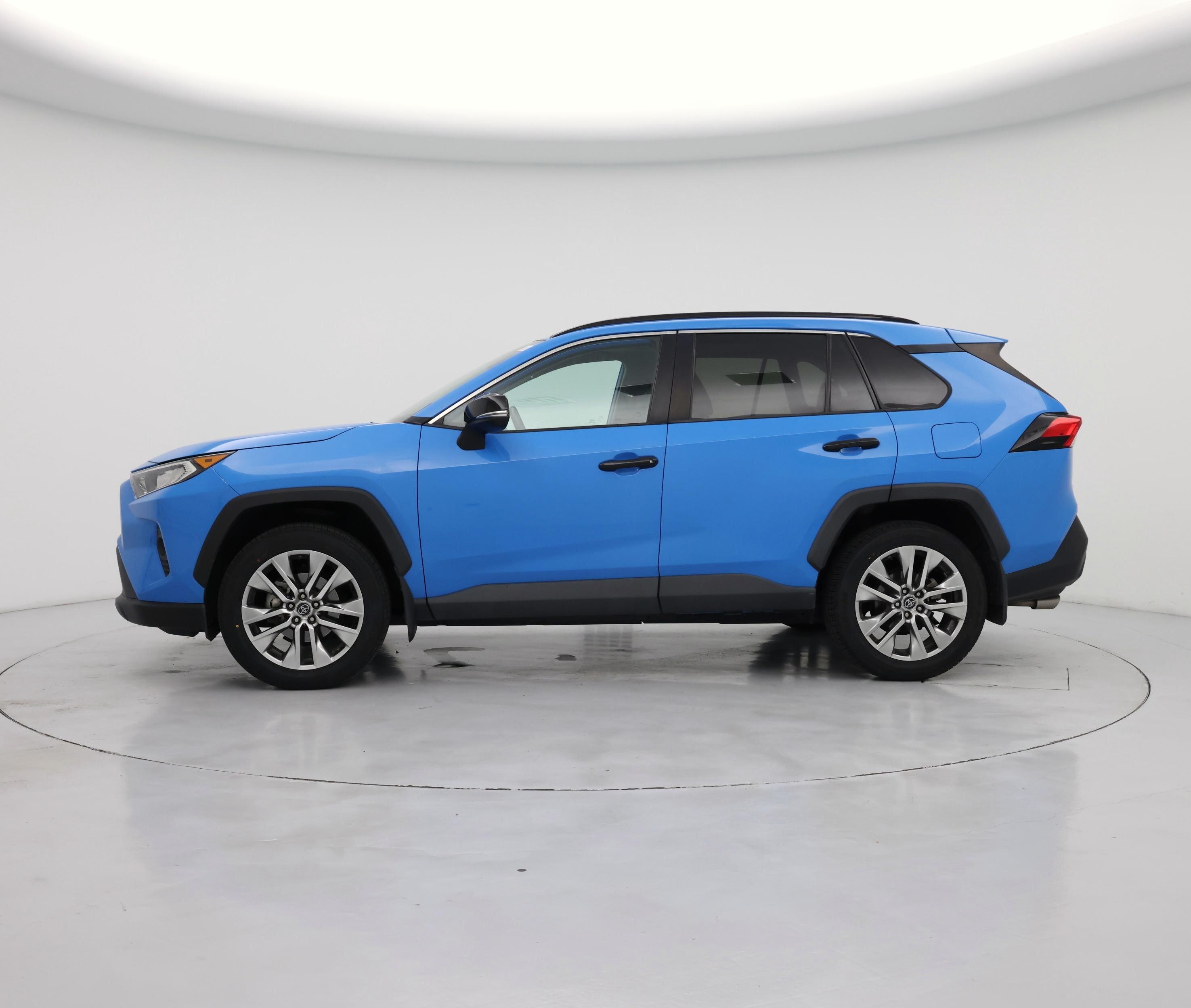 Thumbnail: 2019 Toyota RAV4 - 3