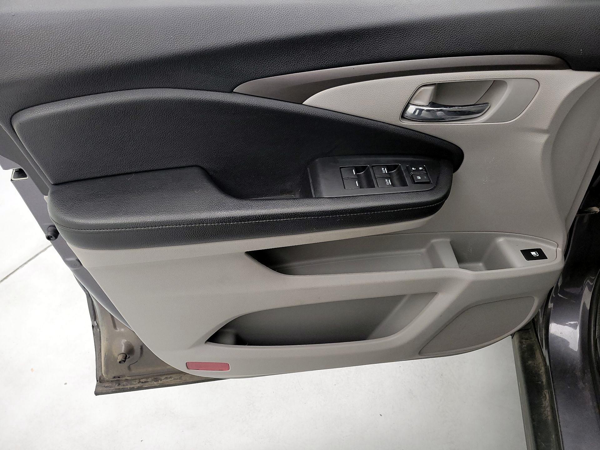 Thumbnail: 2019 Honda Pilot - 12