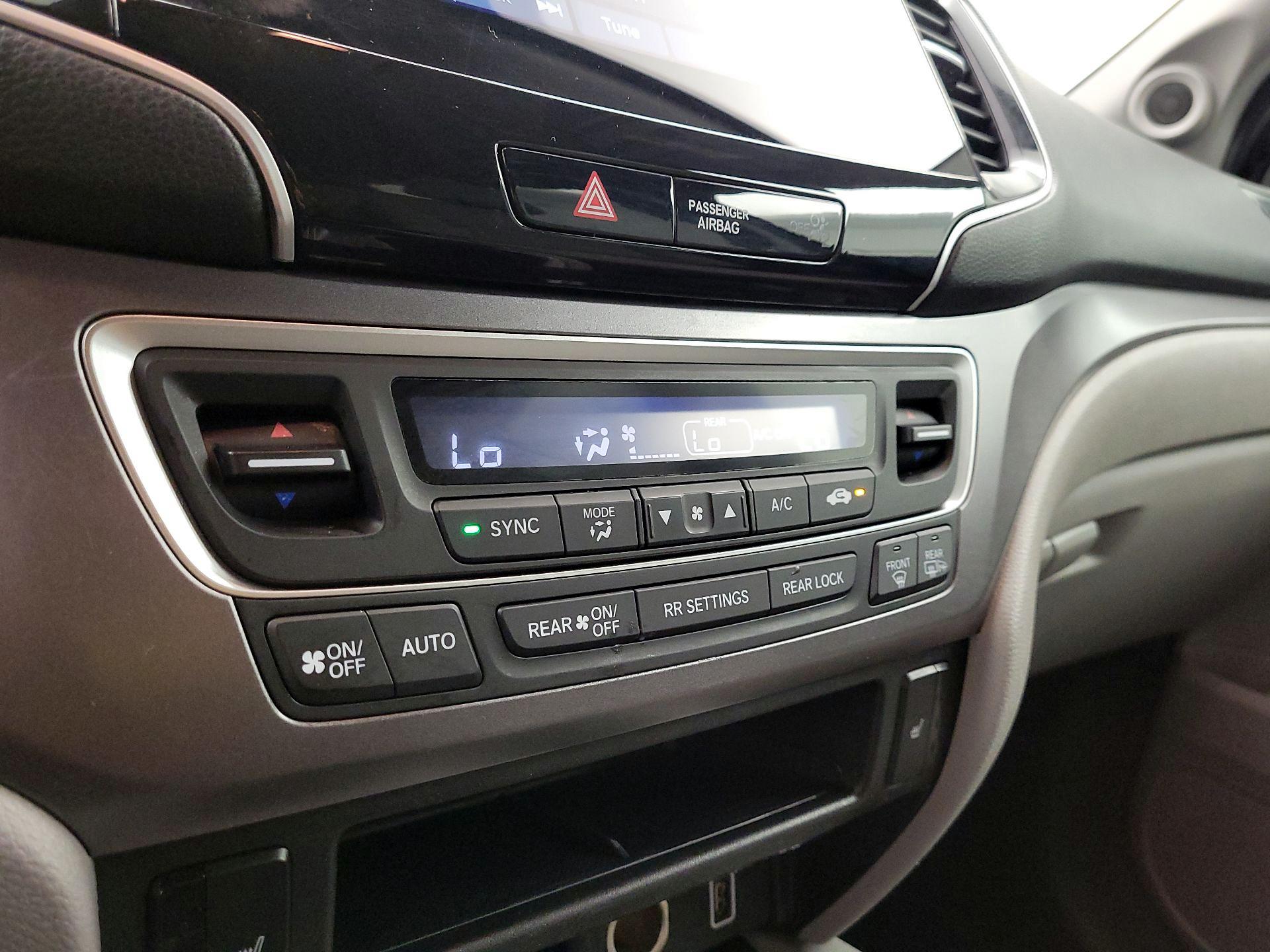 Thumbnail: 2019 Honda Pilot - 16