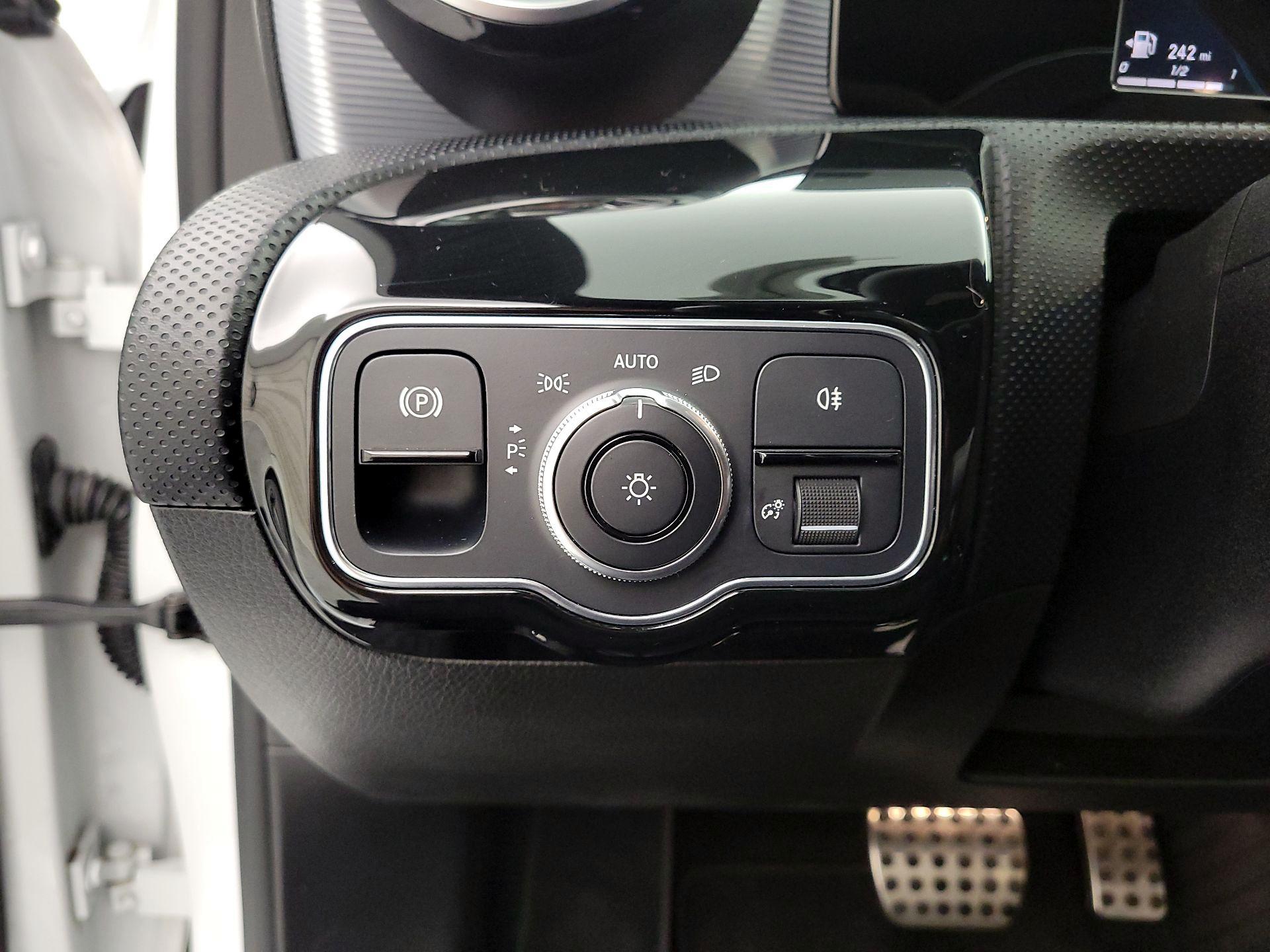 Thumbnail: 2020 Mercedes-Benz A-Class - 13