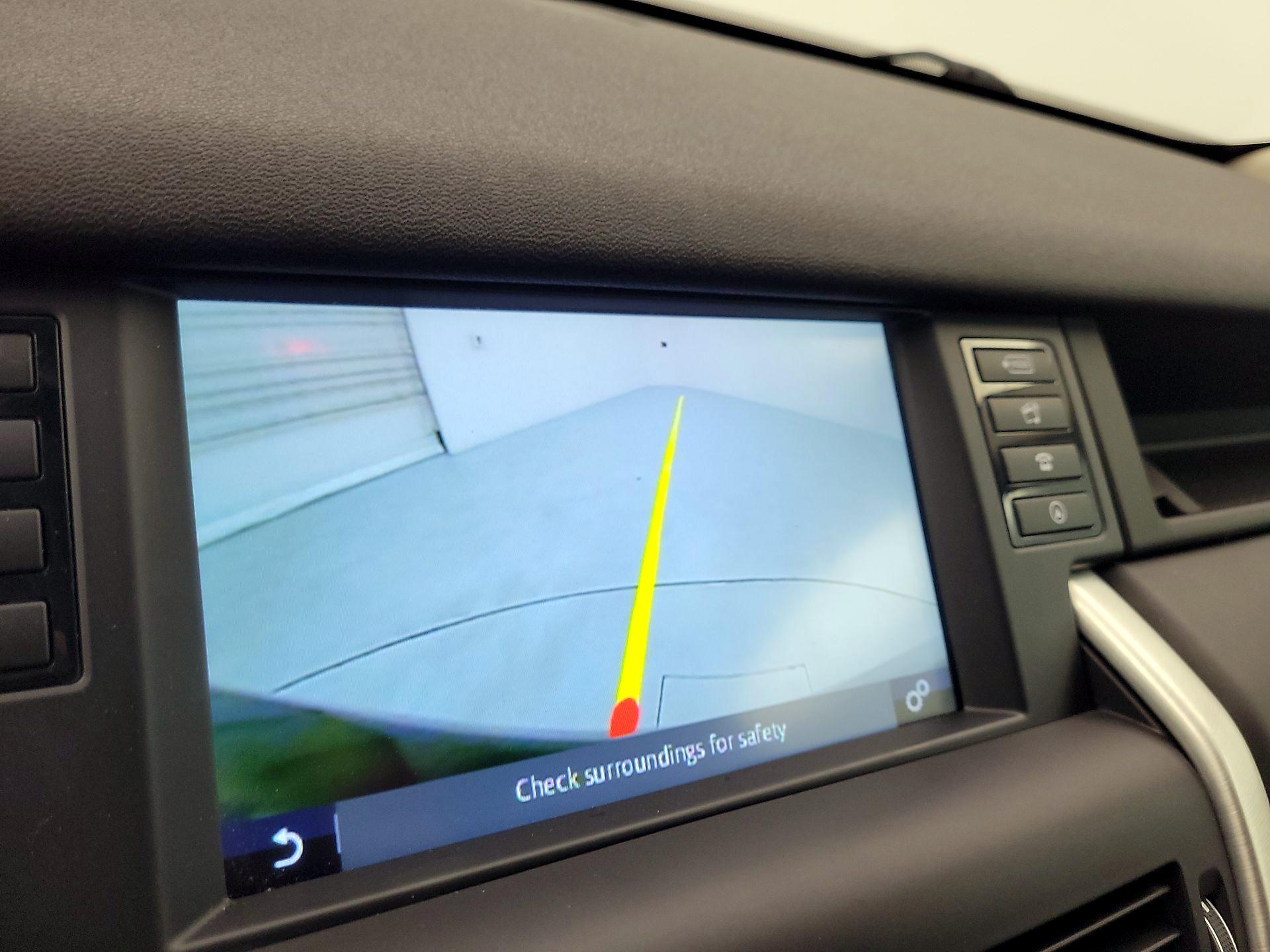 Thumbnail: 2017 Land Rover Discovery Sport - 14