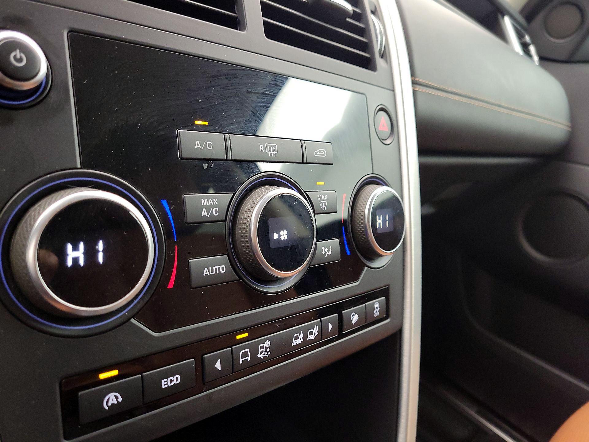 Thumbnail: 2017 Land Rover Discovery Sport - 16