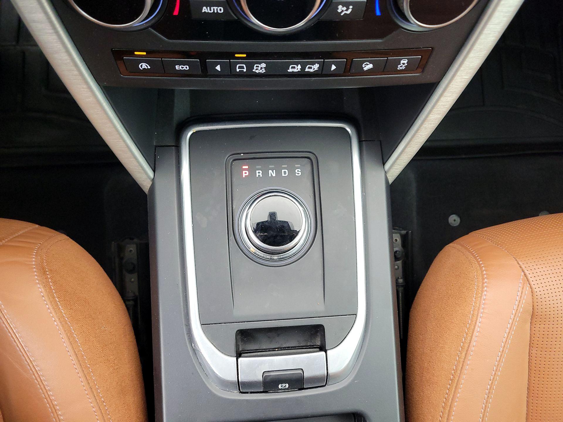 Thumbnail: 2017 Land Rover Discovery Sport - 17