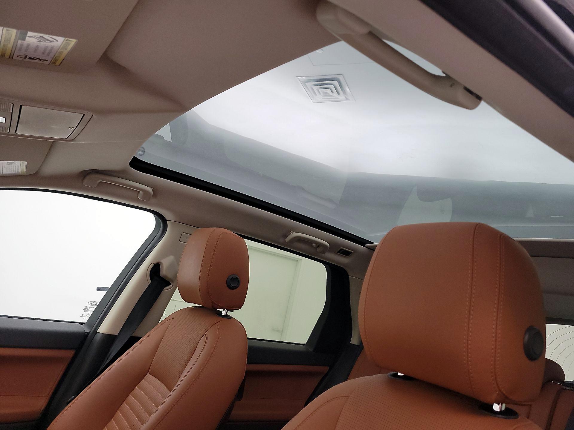 Thumbnail: 2017 Land Rover Discovery Sport - 19