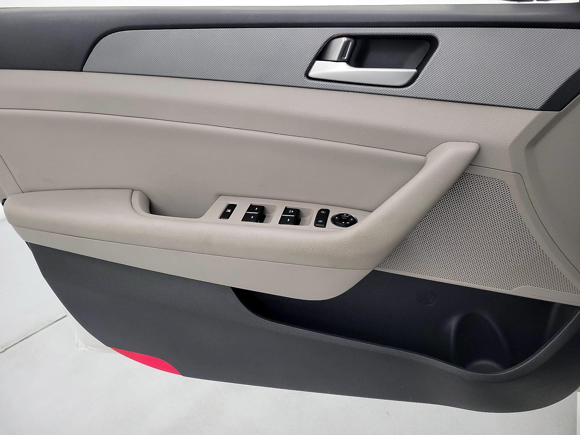 Thumbnail: 2017 Hyundai Sonata - 12