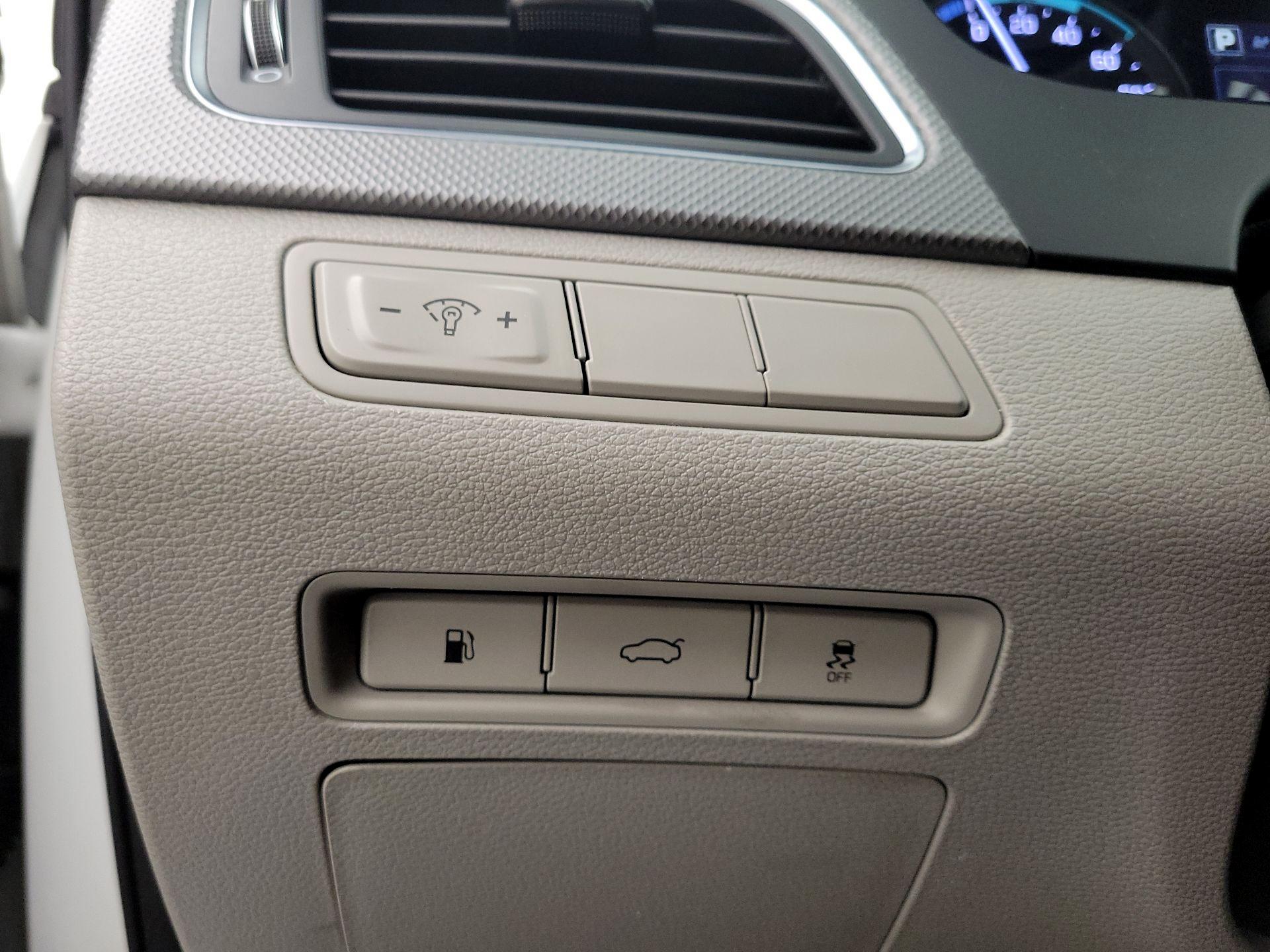 Thumbnail: 2017 Hyundai Sonata - 13