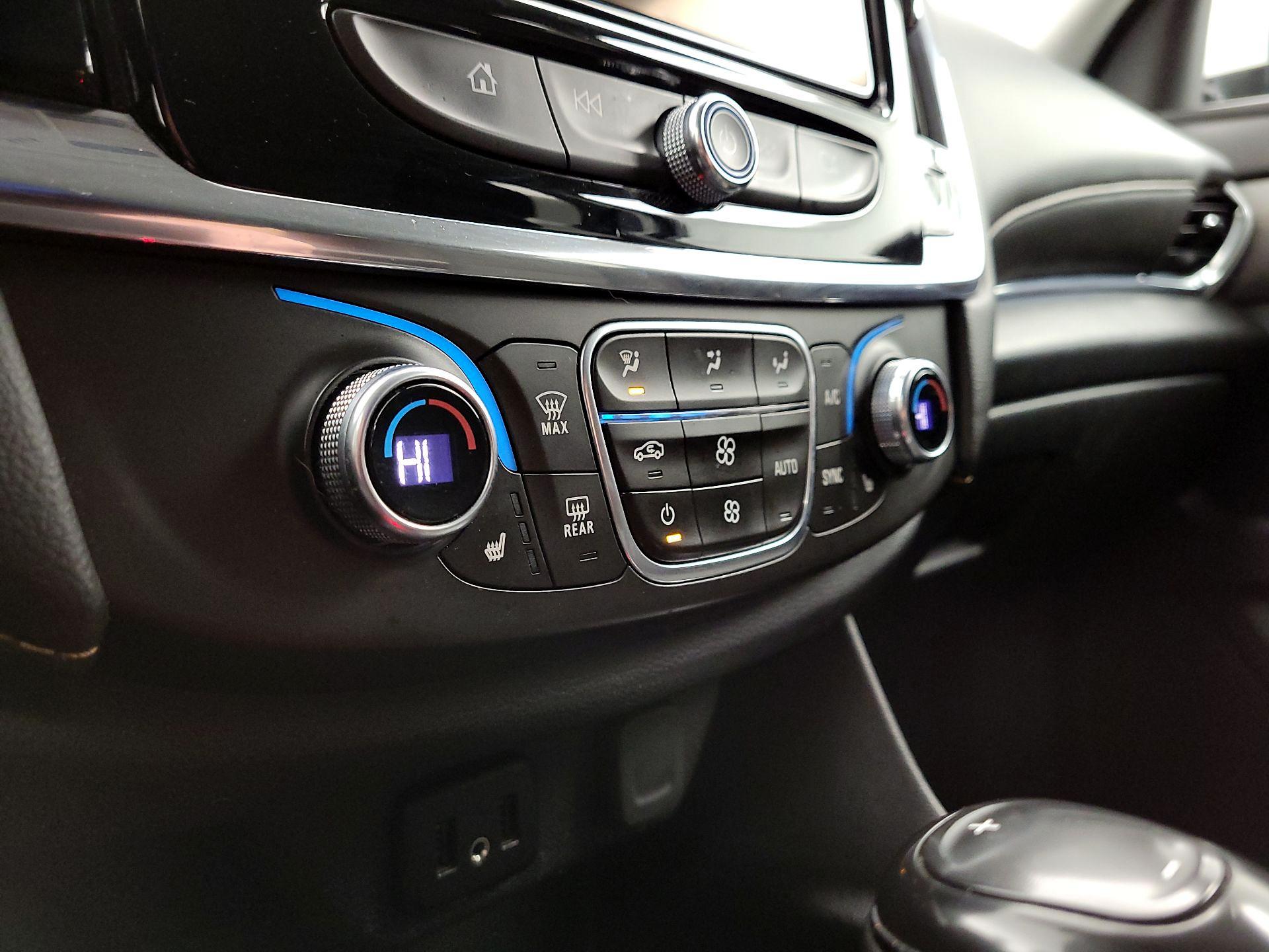 Thumbnail: 2018 Chevrolet Traverse - 16