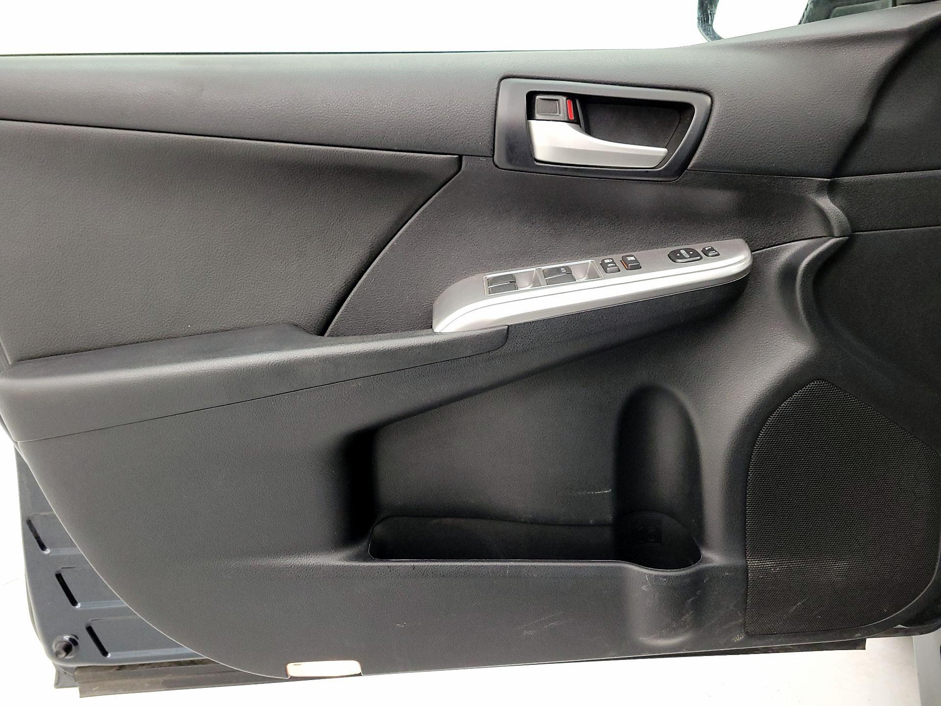 Thumbnail: 2014 Toyota Camry - 12