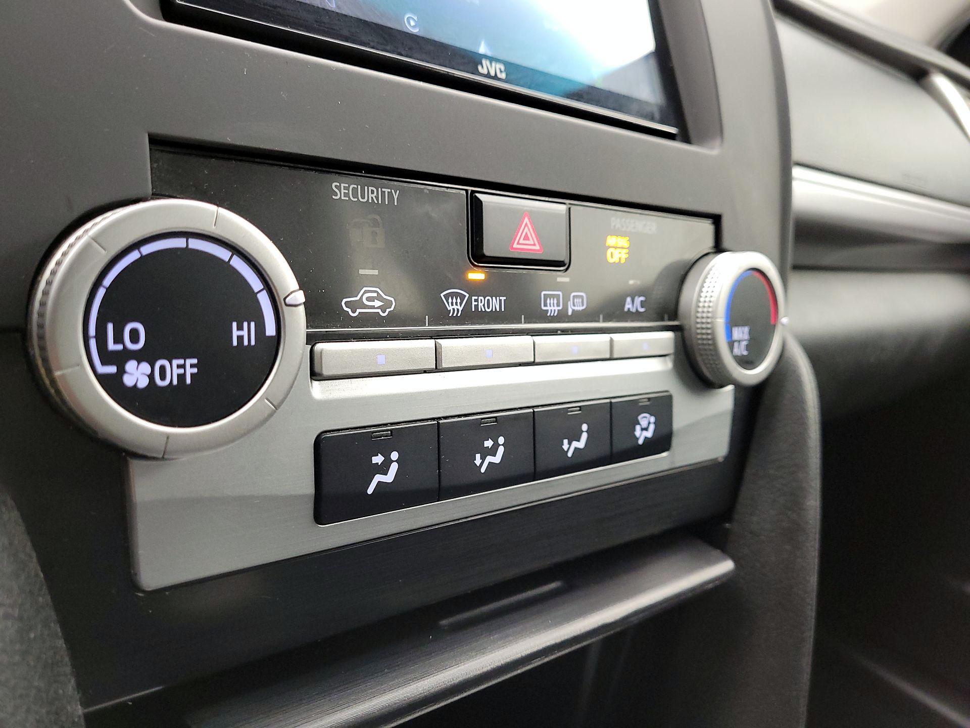 Thumbnail: 2014 Toyota Camry - 16