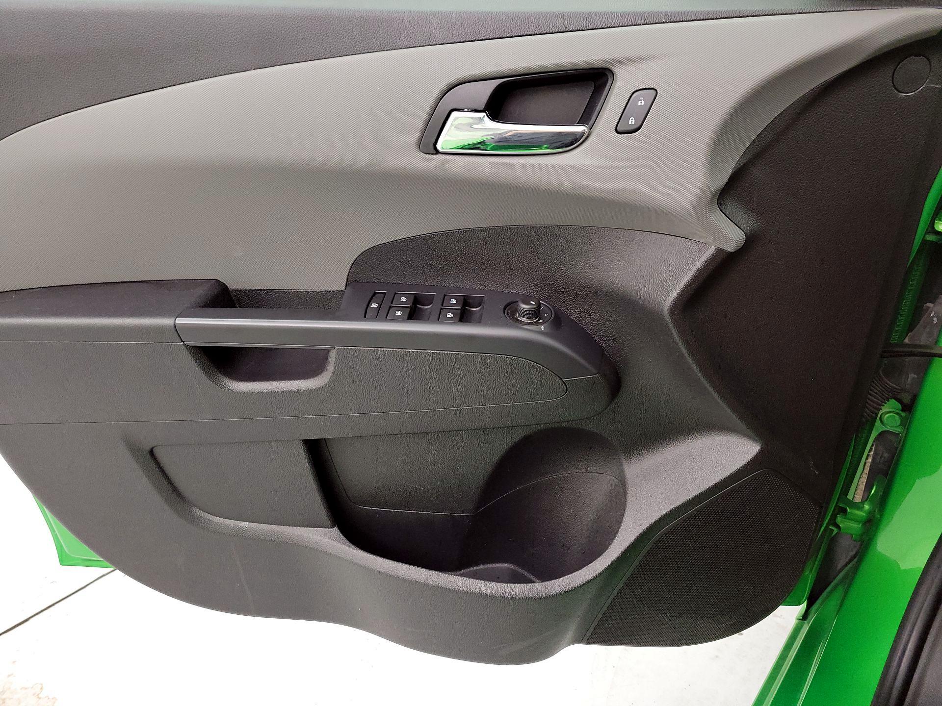 Thumbnail: 2016 Chevrolet Sonic - 12