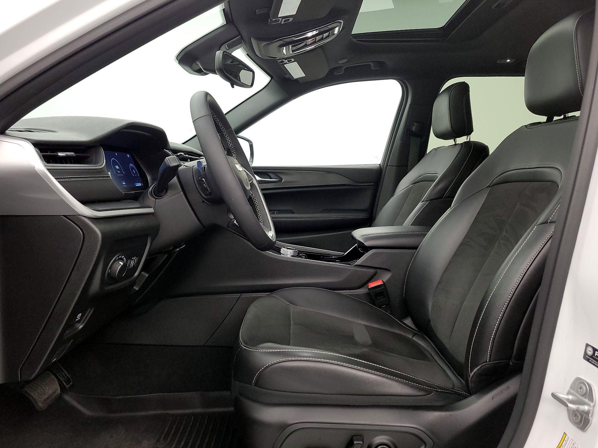 Thumbnail: 2023 Jeep Grand Cherokee - 11