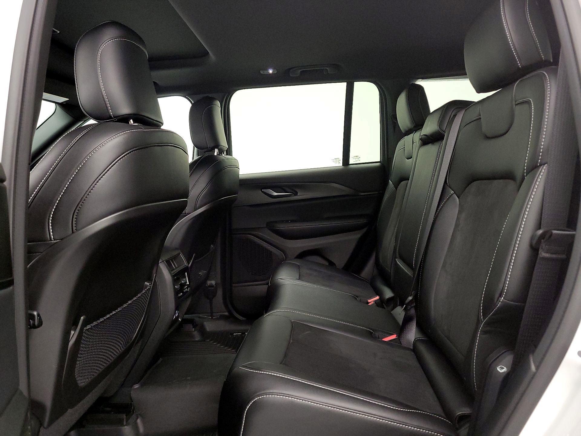 Thumbnail: 2023 Jeep Grand Cherokee - 20