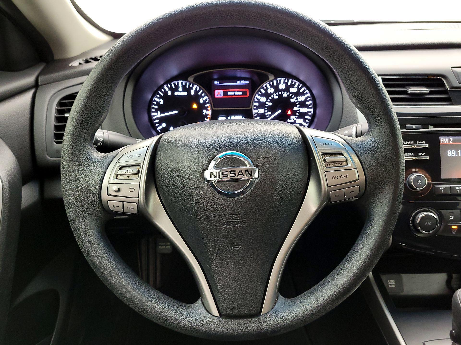 Thumbnail: 2015 Nissan Altima - 10