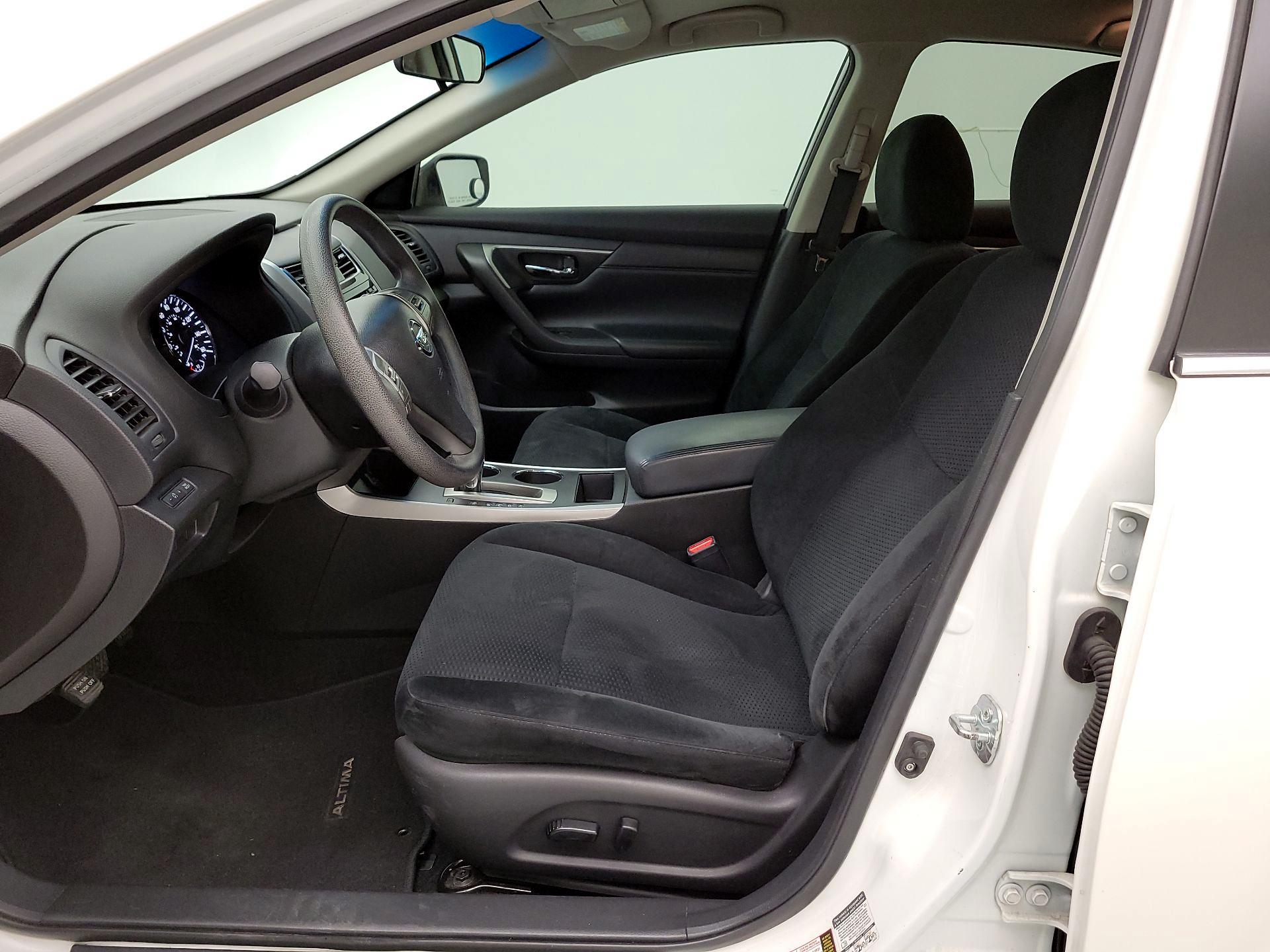 Thumbnail: 2015 Nissan Altima - 11