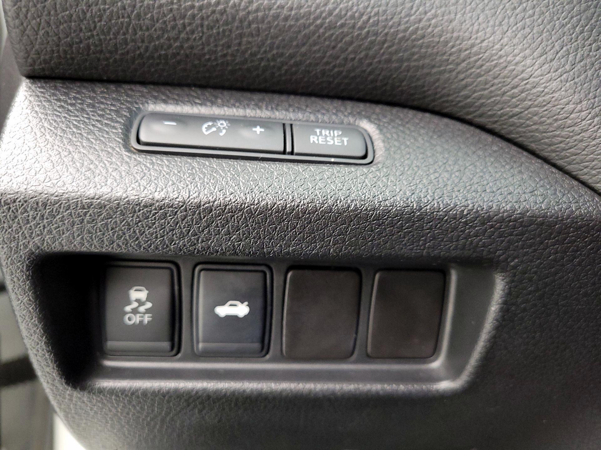 Thumbnail: 2015 Nissan Altima - 13