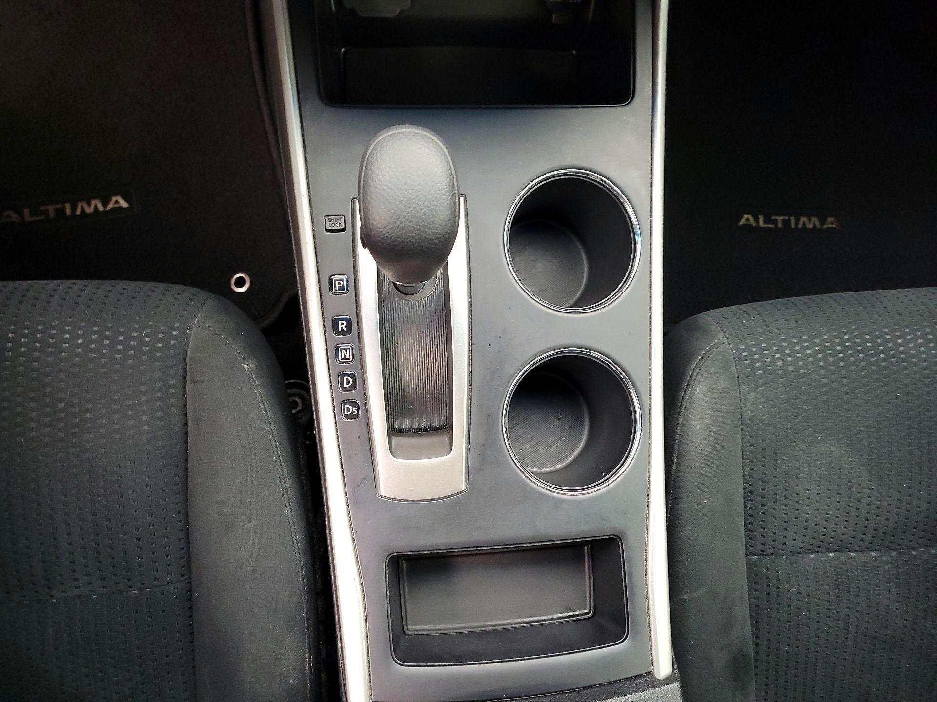 Thumbnail: 2015 Nissan Altima - 17