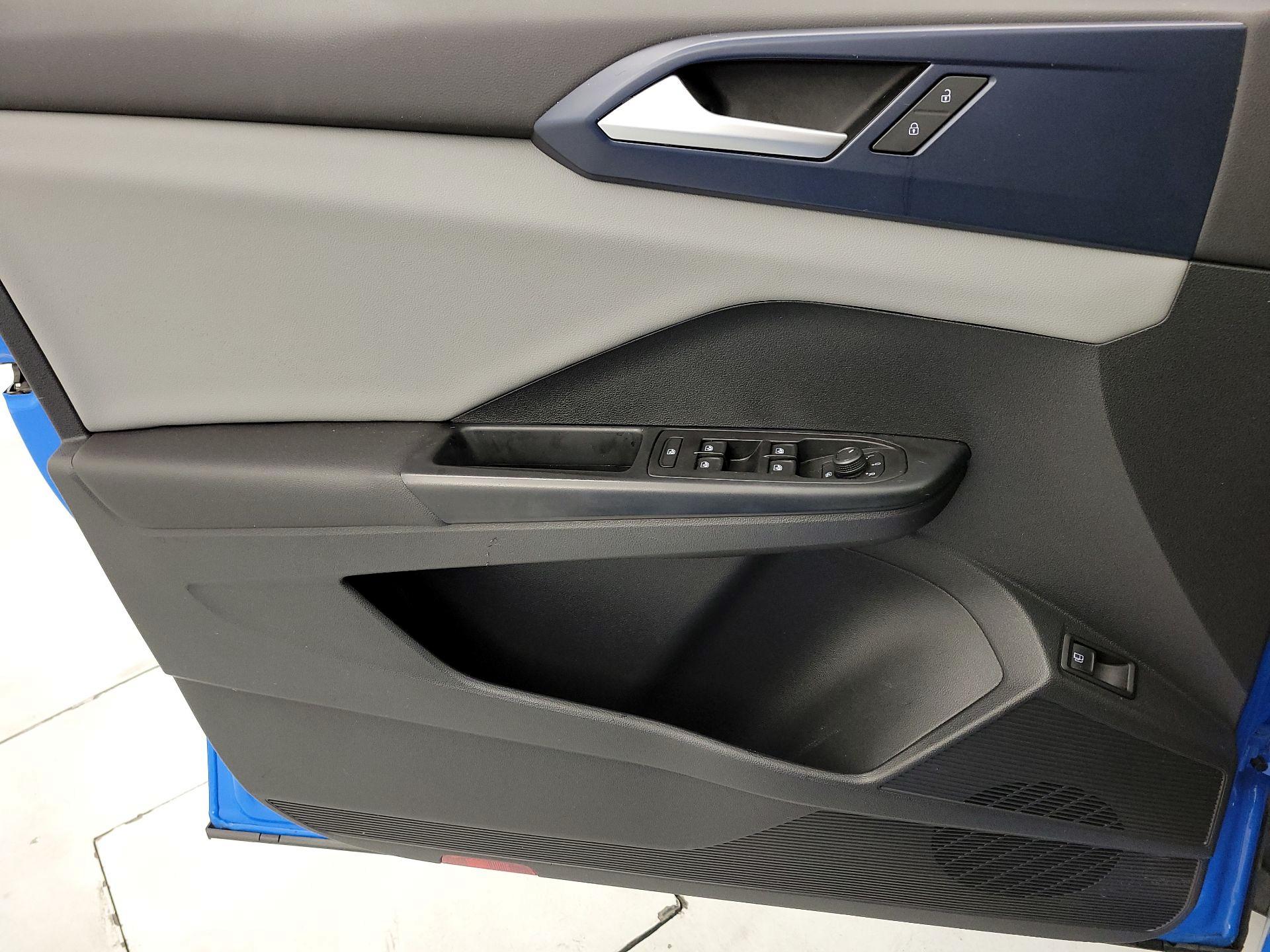 Thumbnail: 2022 Volkswagen Taos - 12