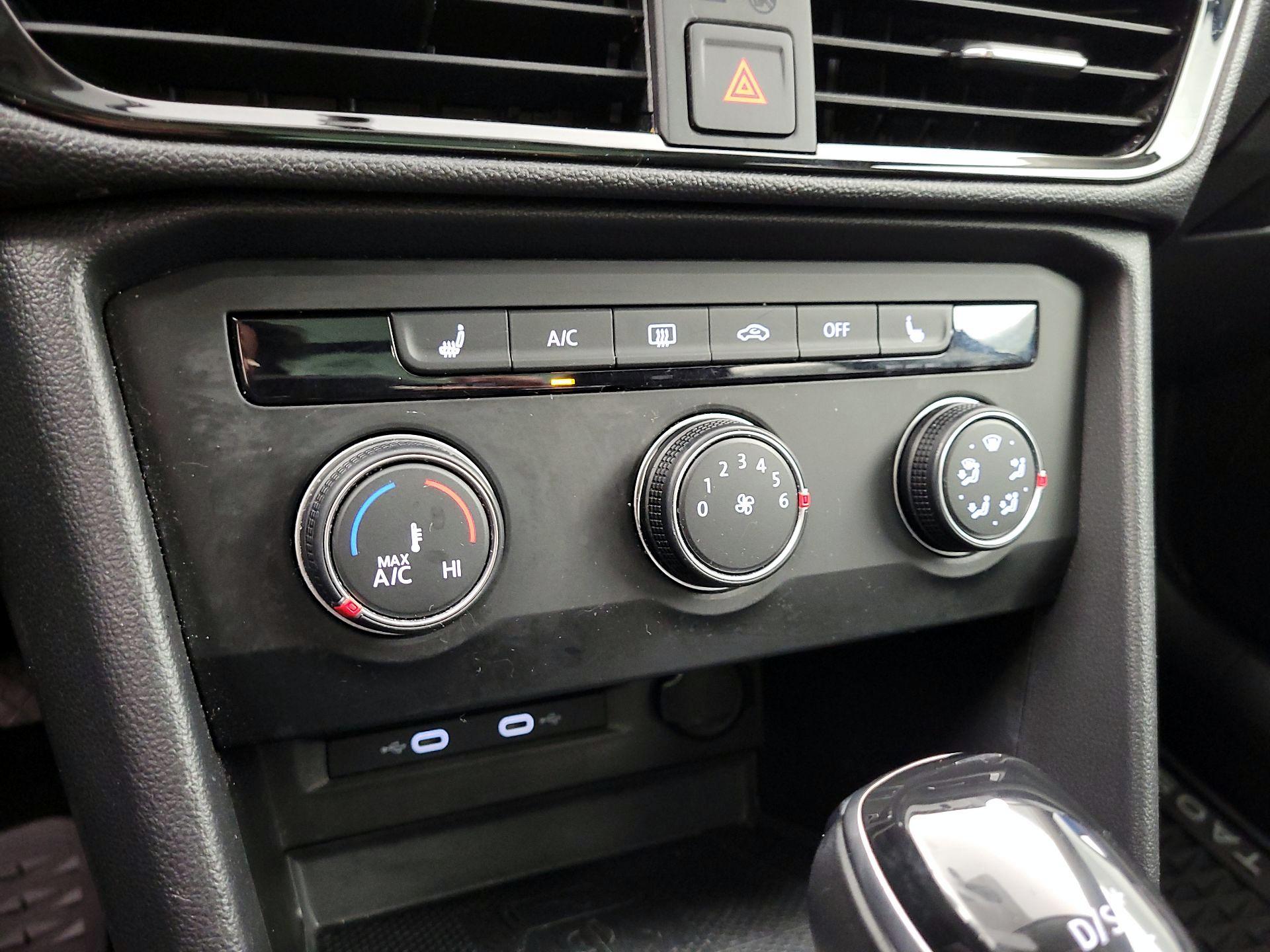 Thumbnail: 2022 Volkswagen Taos - 16