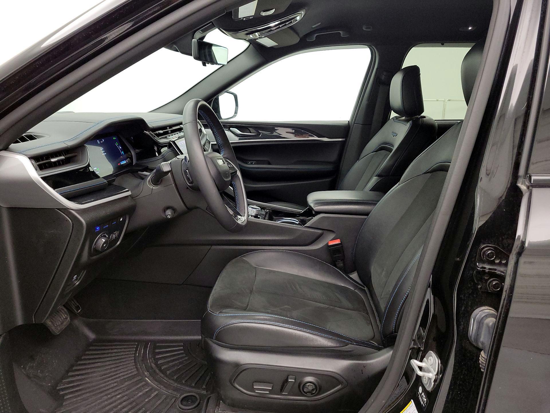 Thumbnail: 2022 Jeep Grand Cherokee - 11