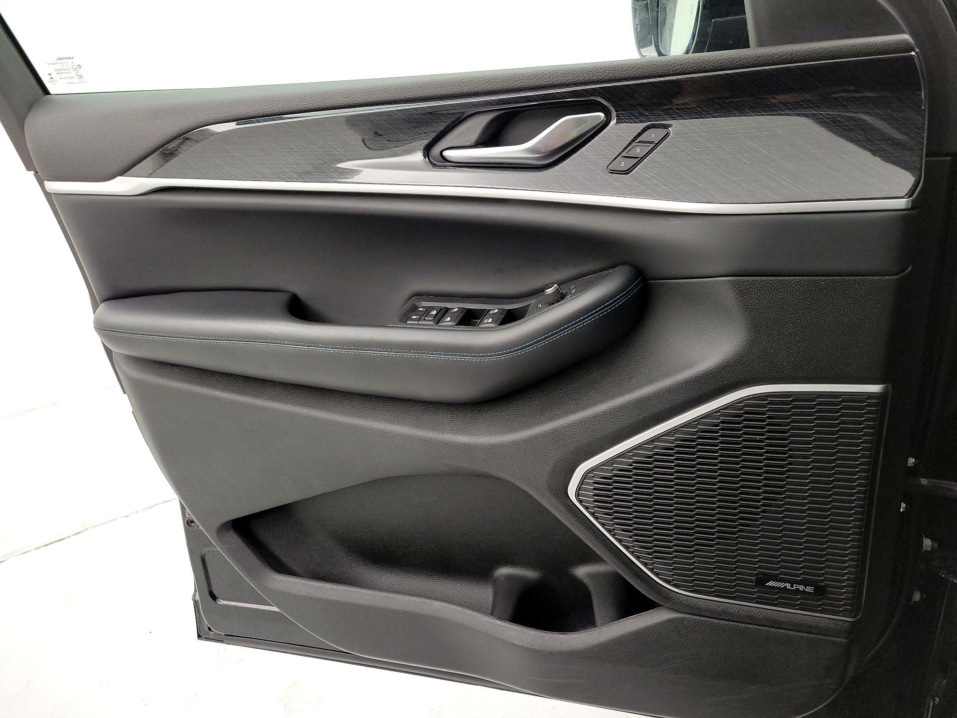 Thumbnail: 2022 Jeep Grand Cherokee - 12