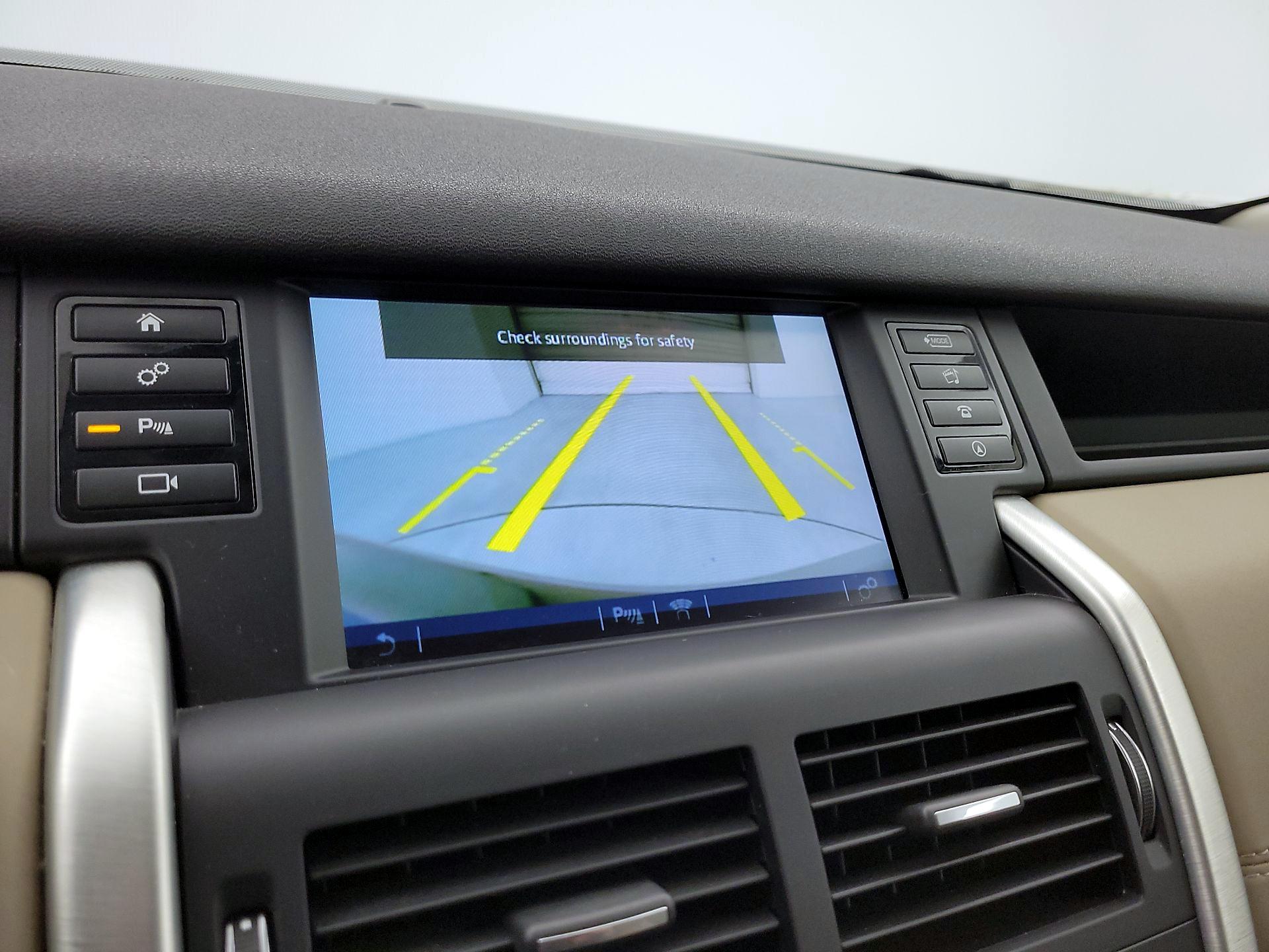 Thumbnail: 2016 Land Rover Discovery Sport - 15