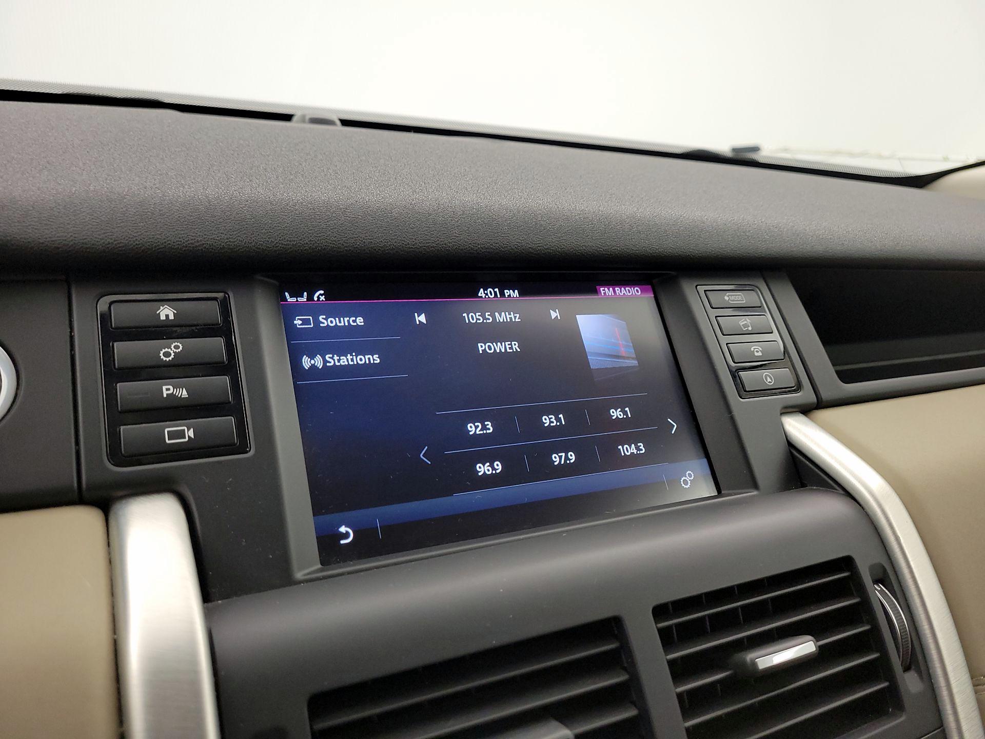 Thumbnail: 2016 Land Rover Discovery Sport - 16