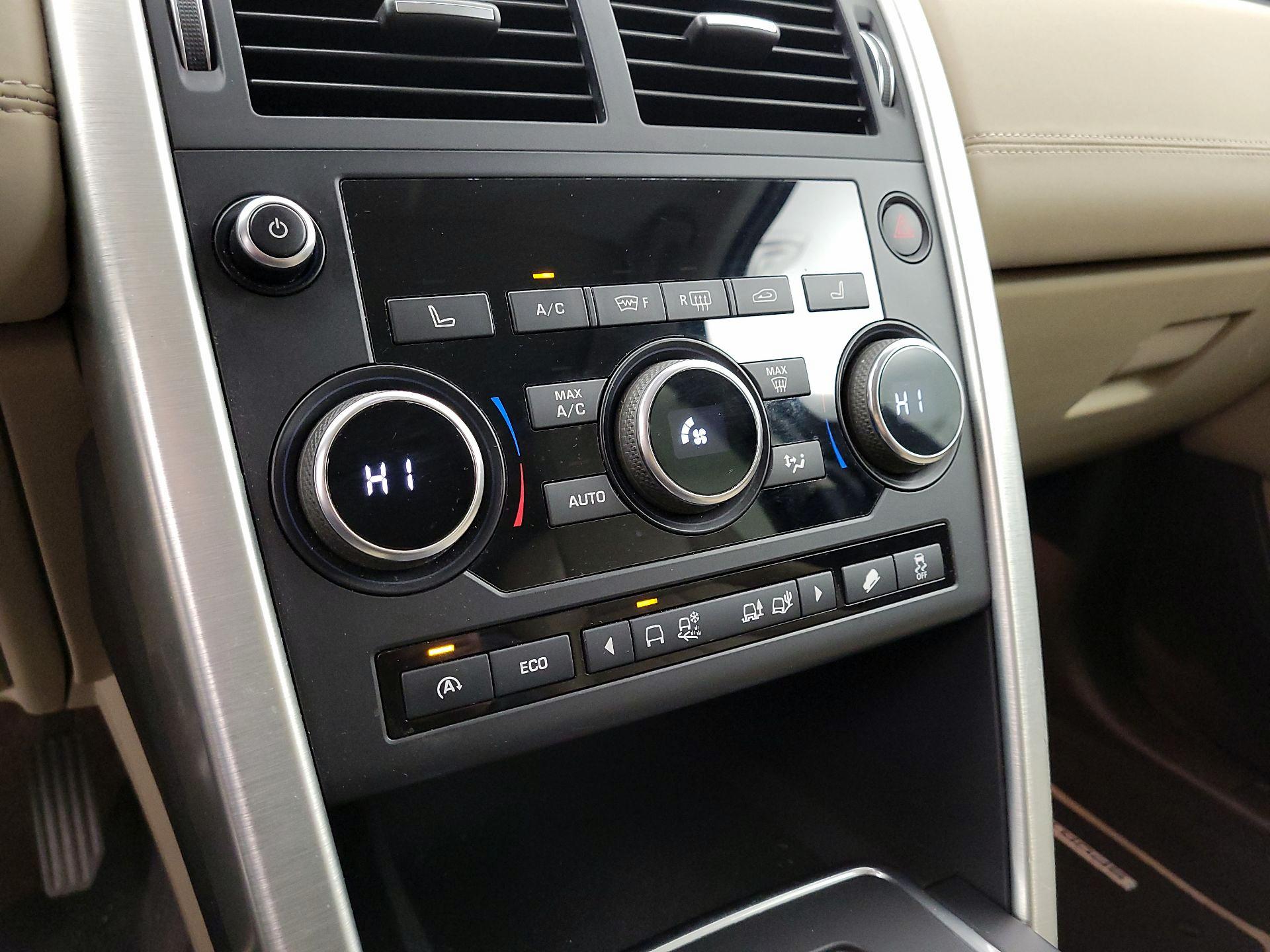 Thumbnail: 2016 Land Rover Discovery Sport - 17