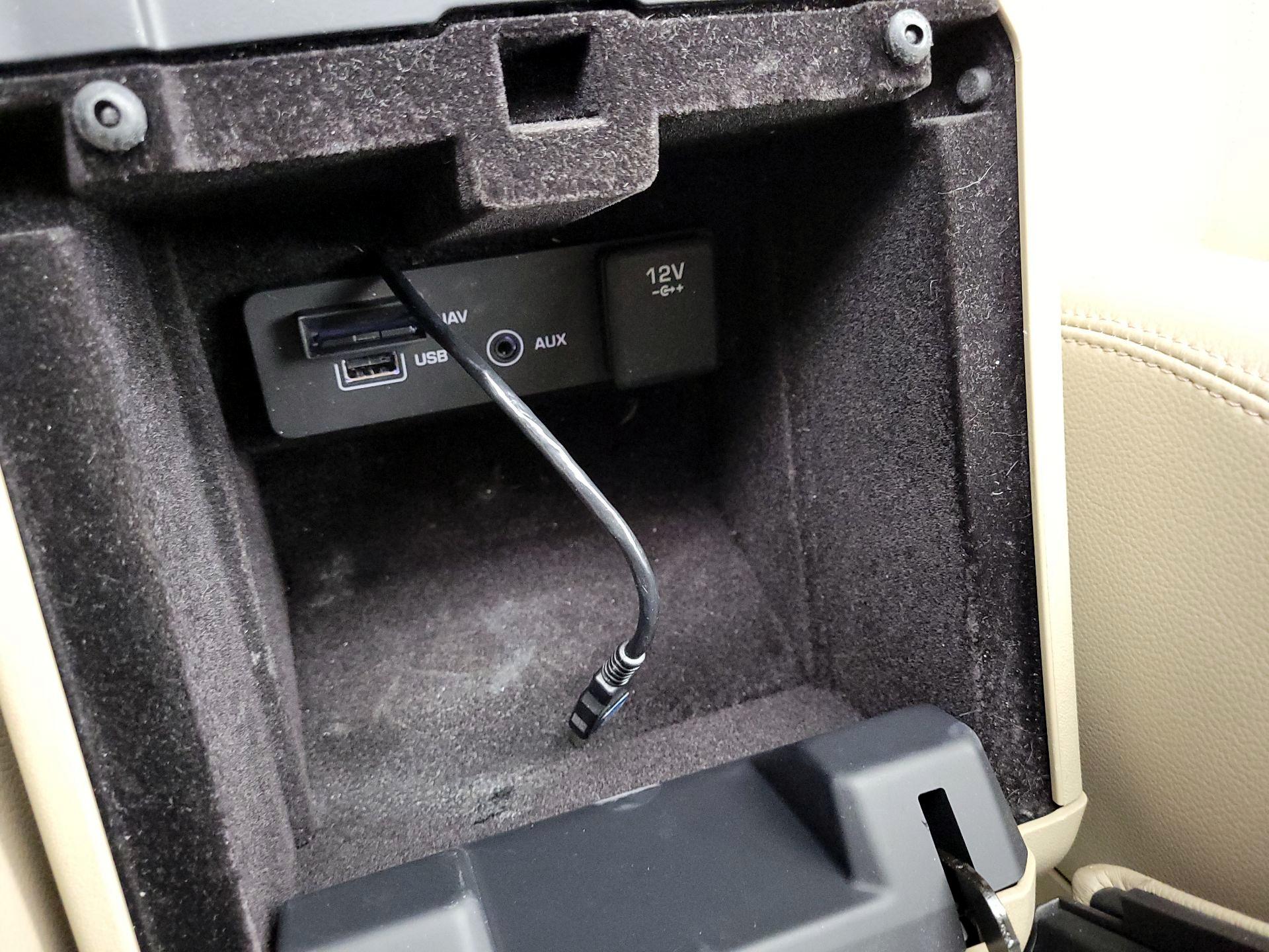 Thumbnail: 2016 Land Rover Discovery Sport - 19