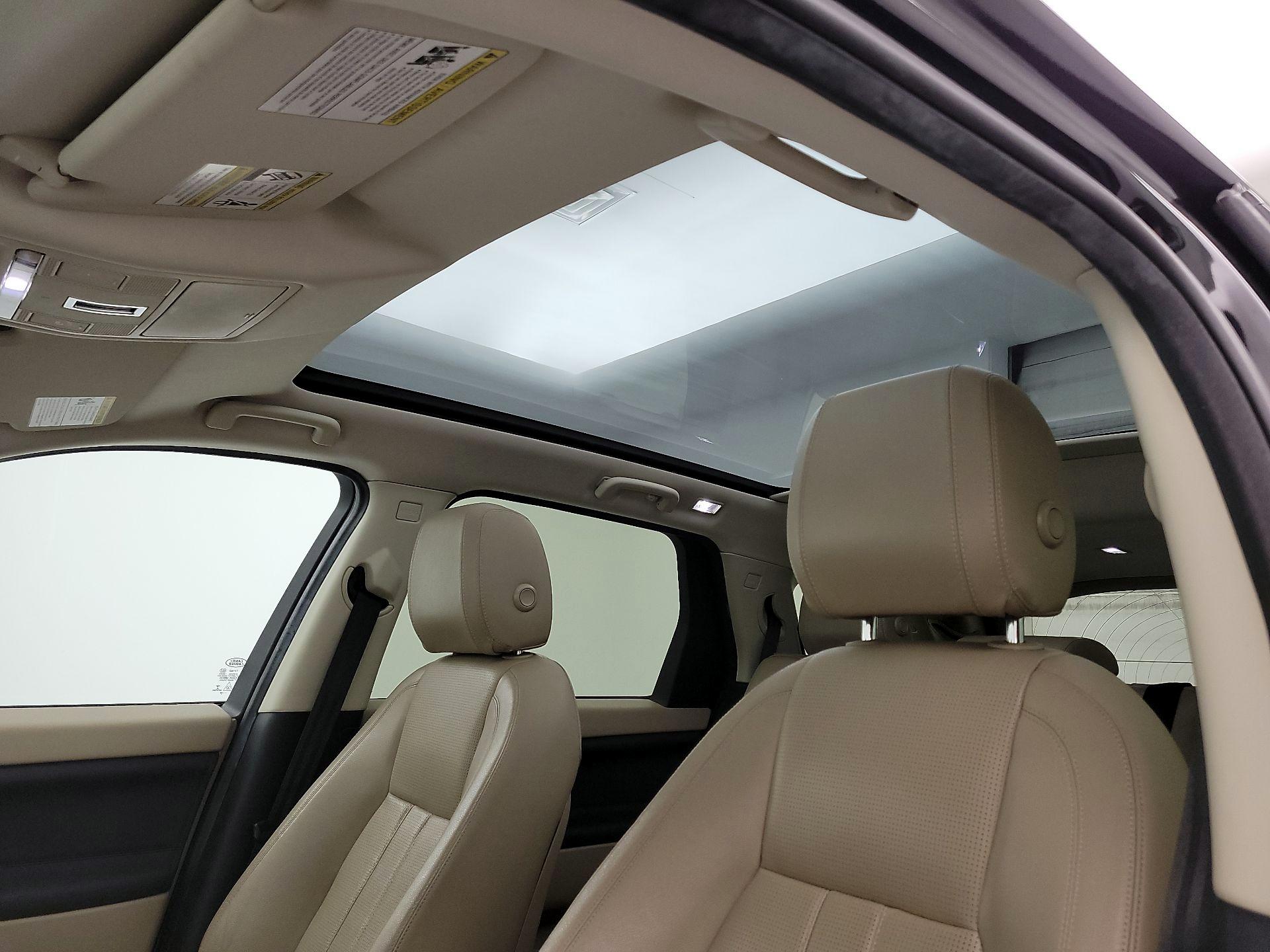 Thumbnail: 2016 Land Rover Discovery Sport - 20