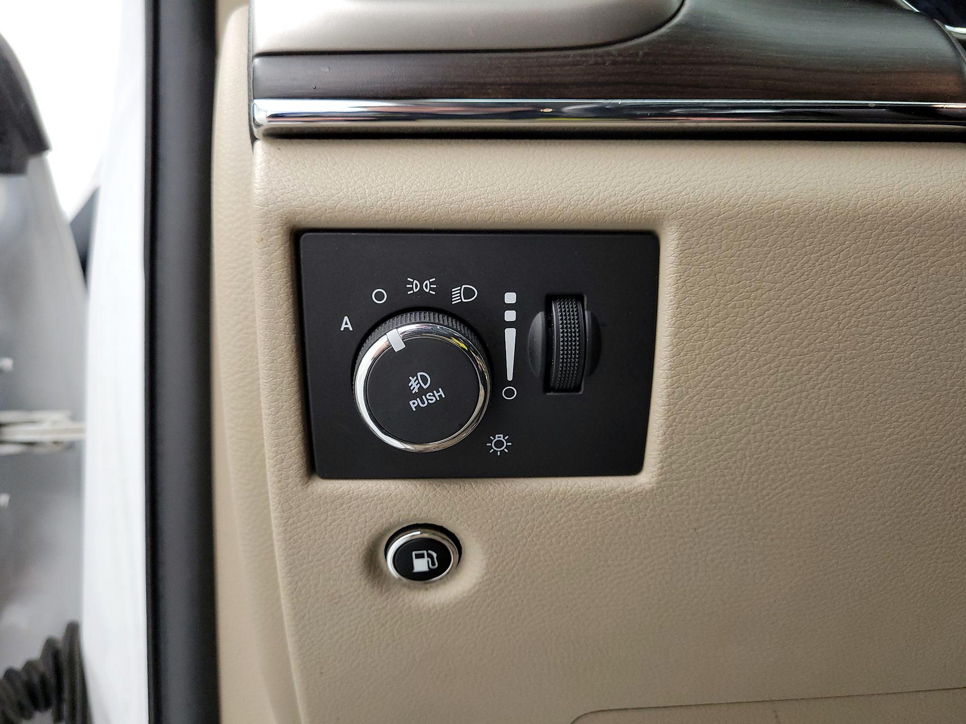 Thumbnail: 2016 Jeep Grand Cherokee - 13