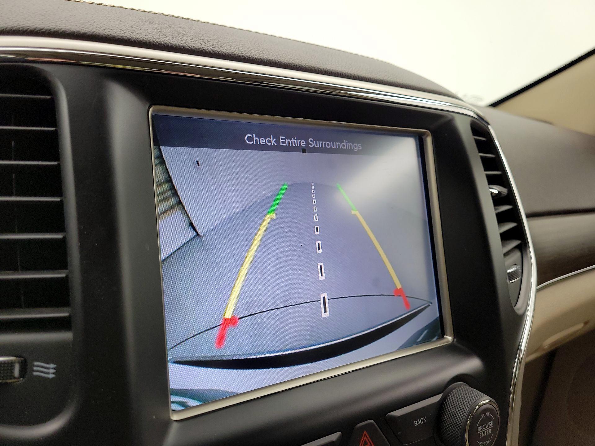 Thumbnail: 2016 Jeep Grand Cherokee - 15