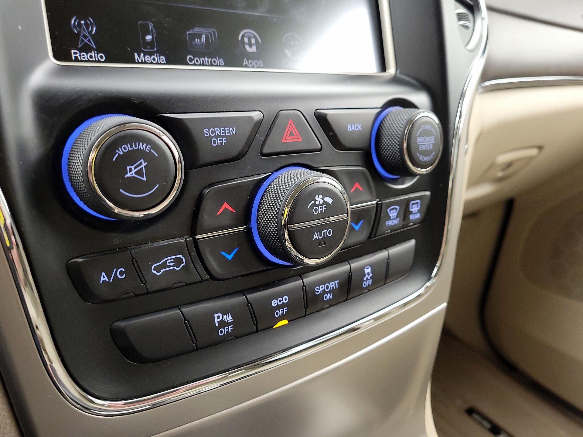 Thumbnail: 2016 Jeep Grand Cherokee - 17