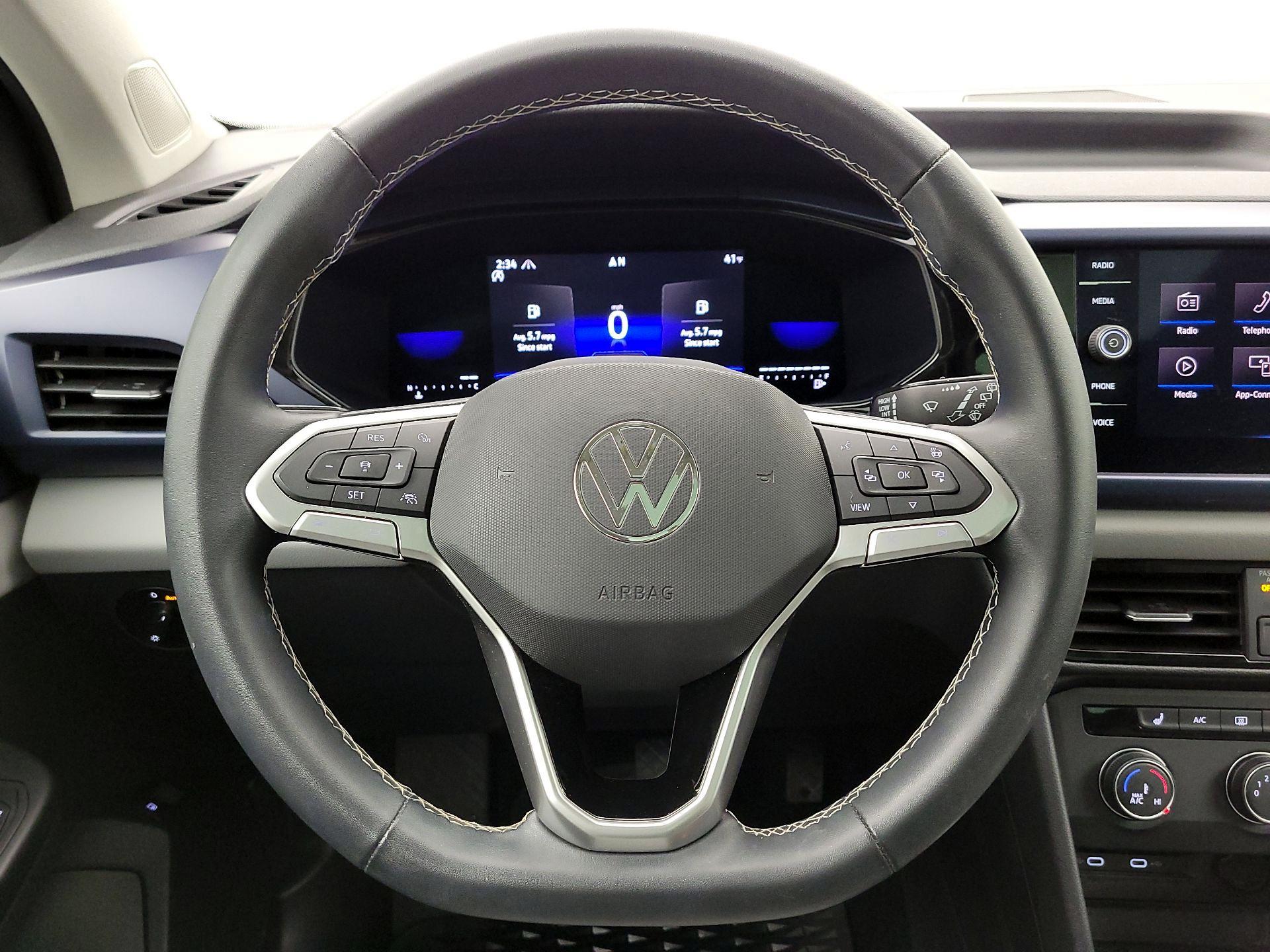 Thumbnail: 2022 Volkswagen Taos - 10