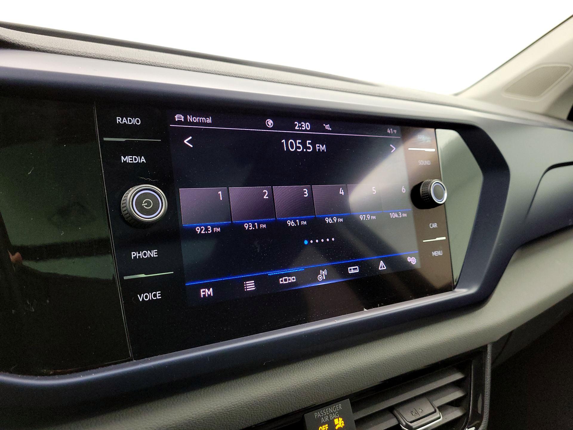 Thumbnail: 2022 Volkswagen Taos - 15