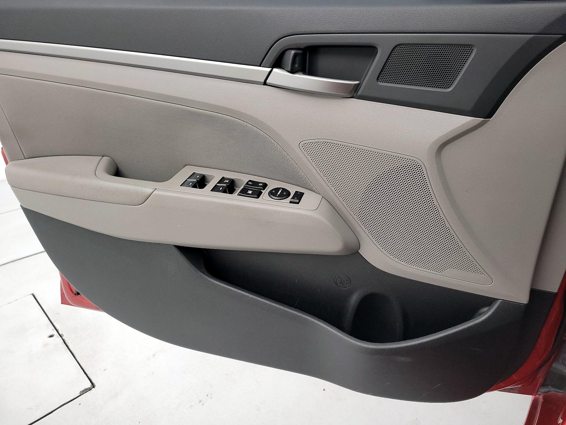 Thumbnail: 2017 Hyundai Elantra - 12