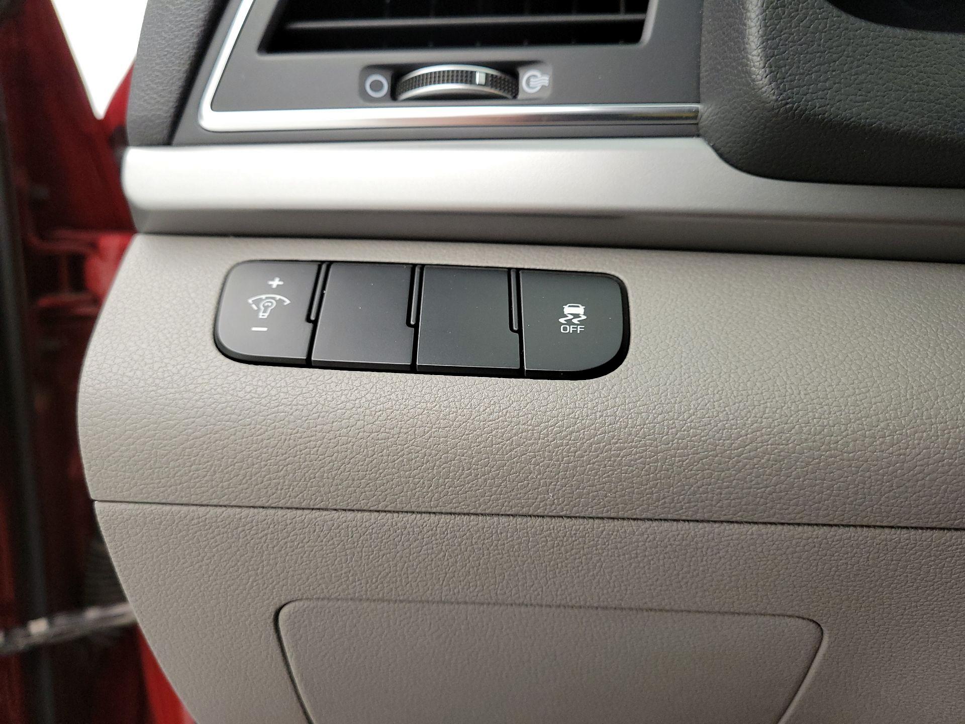 Thumbnail: 2017 Hyundai Elantra - 13