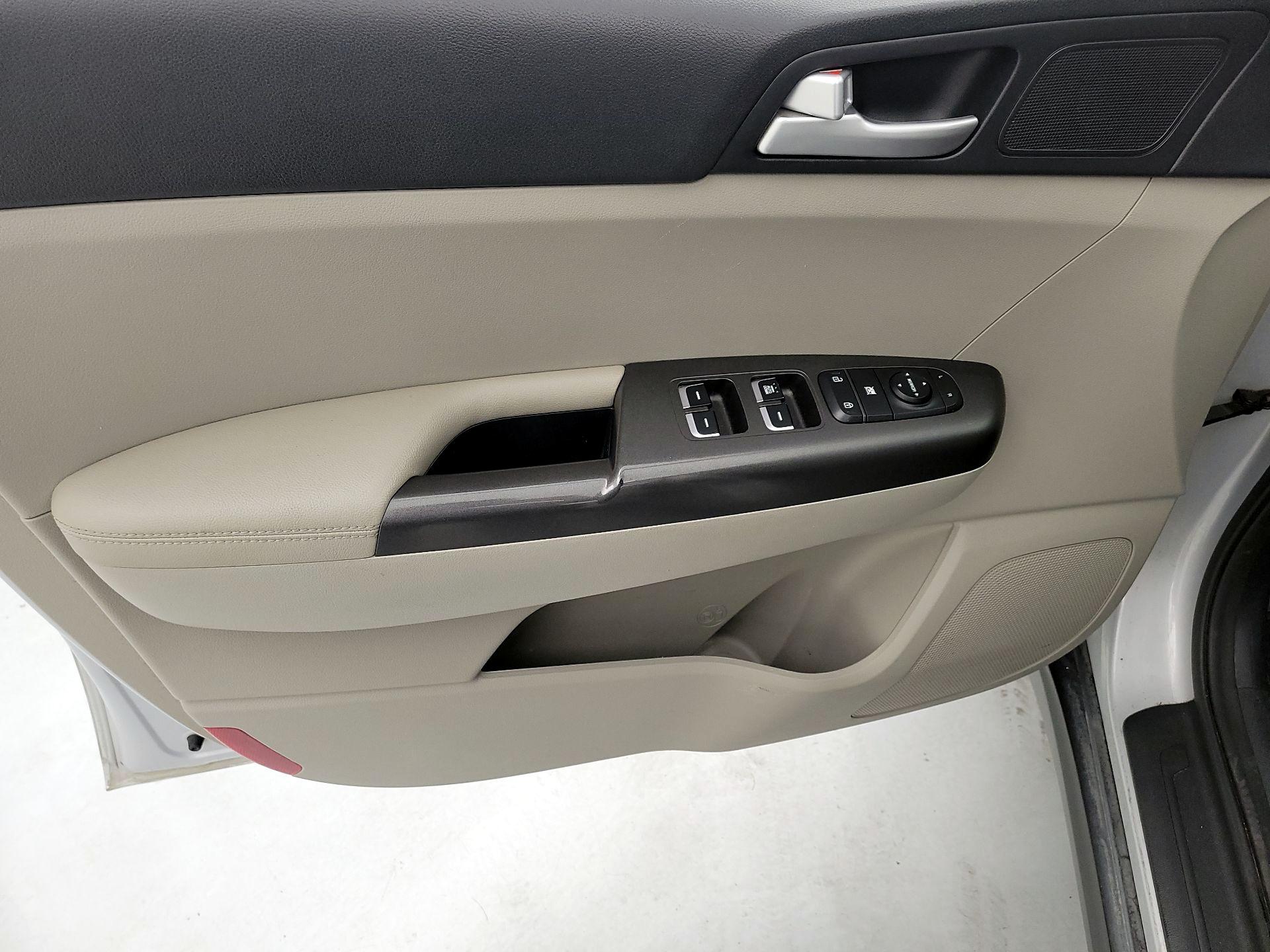 Thumbnail: 2020 Kia Sportage - 12